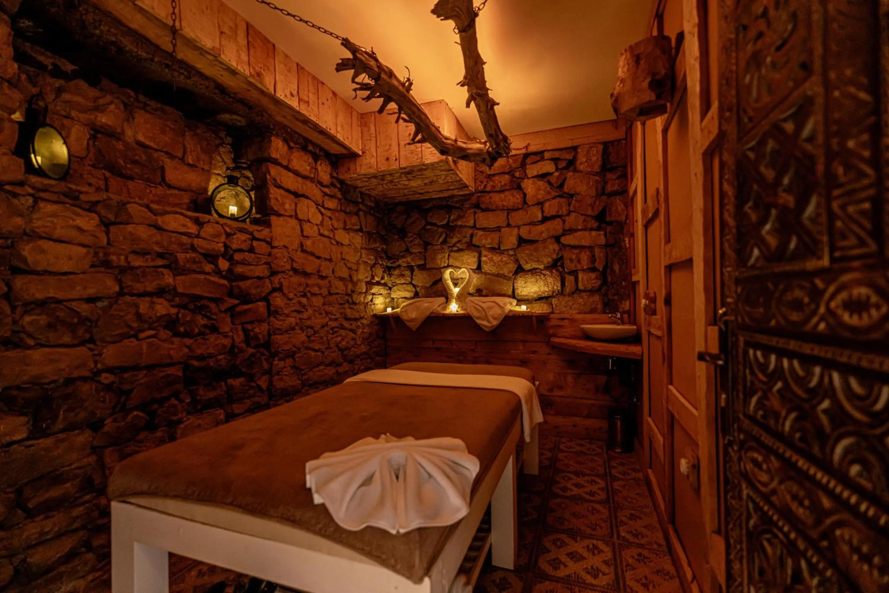 Massage in Hotel Xaluca Spa Aguelmame Sidi Ali