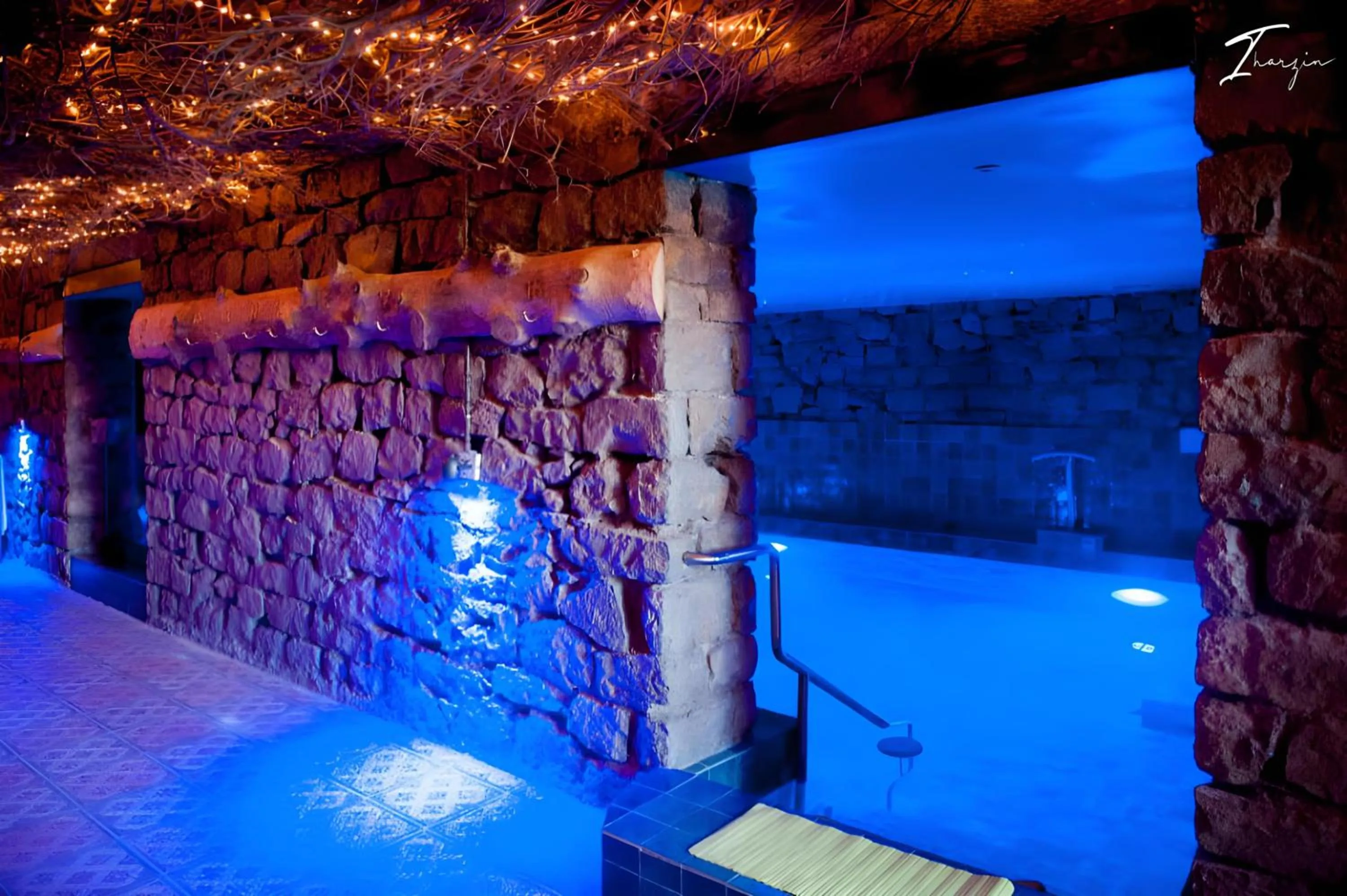 Swimming pool in Hotel Xaluca Spa Aguelmame Sidi Ali