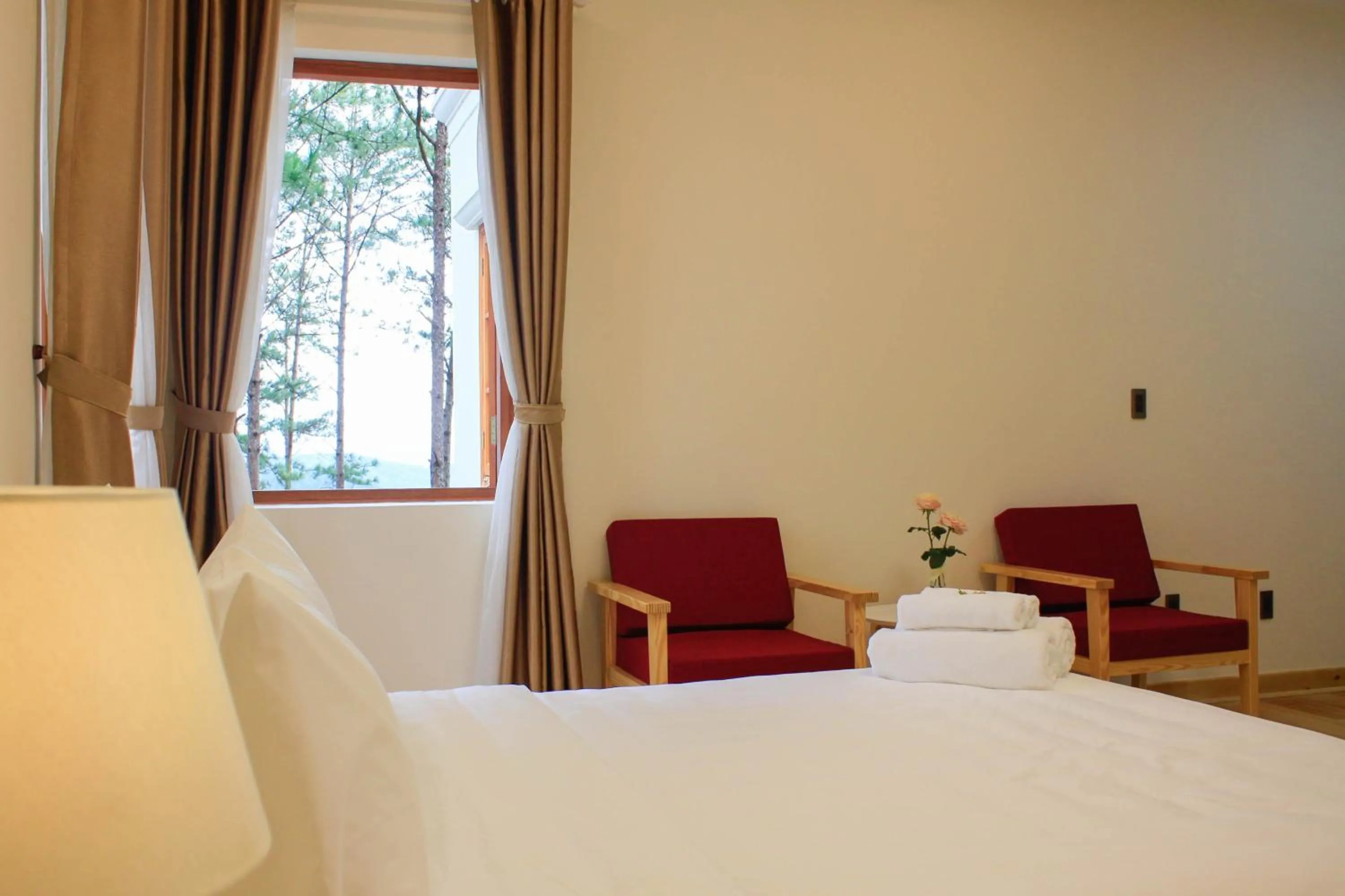 Bedroom, Bed in Omirita Resort Dalat