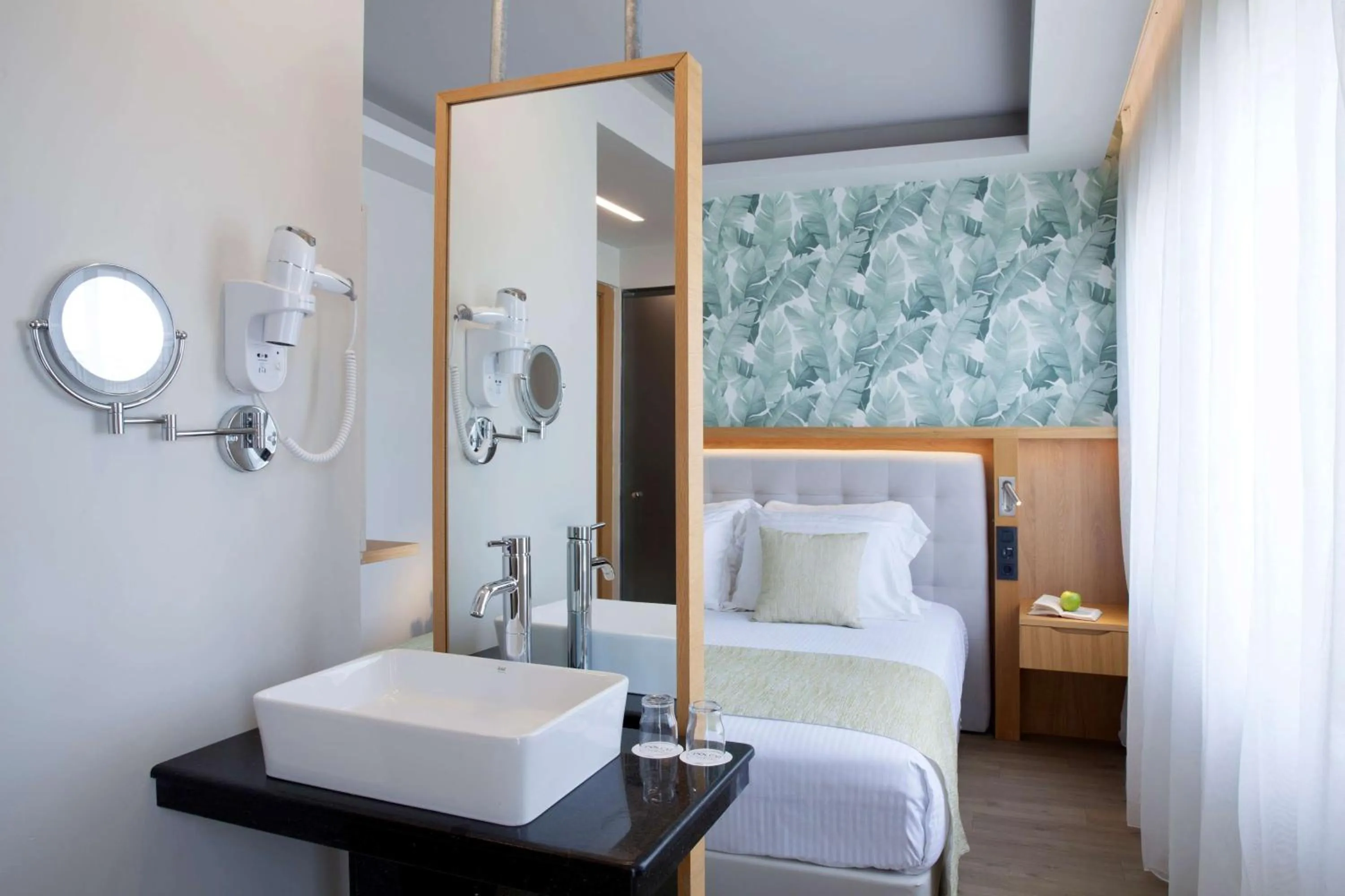 Photo of the whole room, Bed in Zeus Dolce by Wyndham Athens