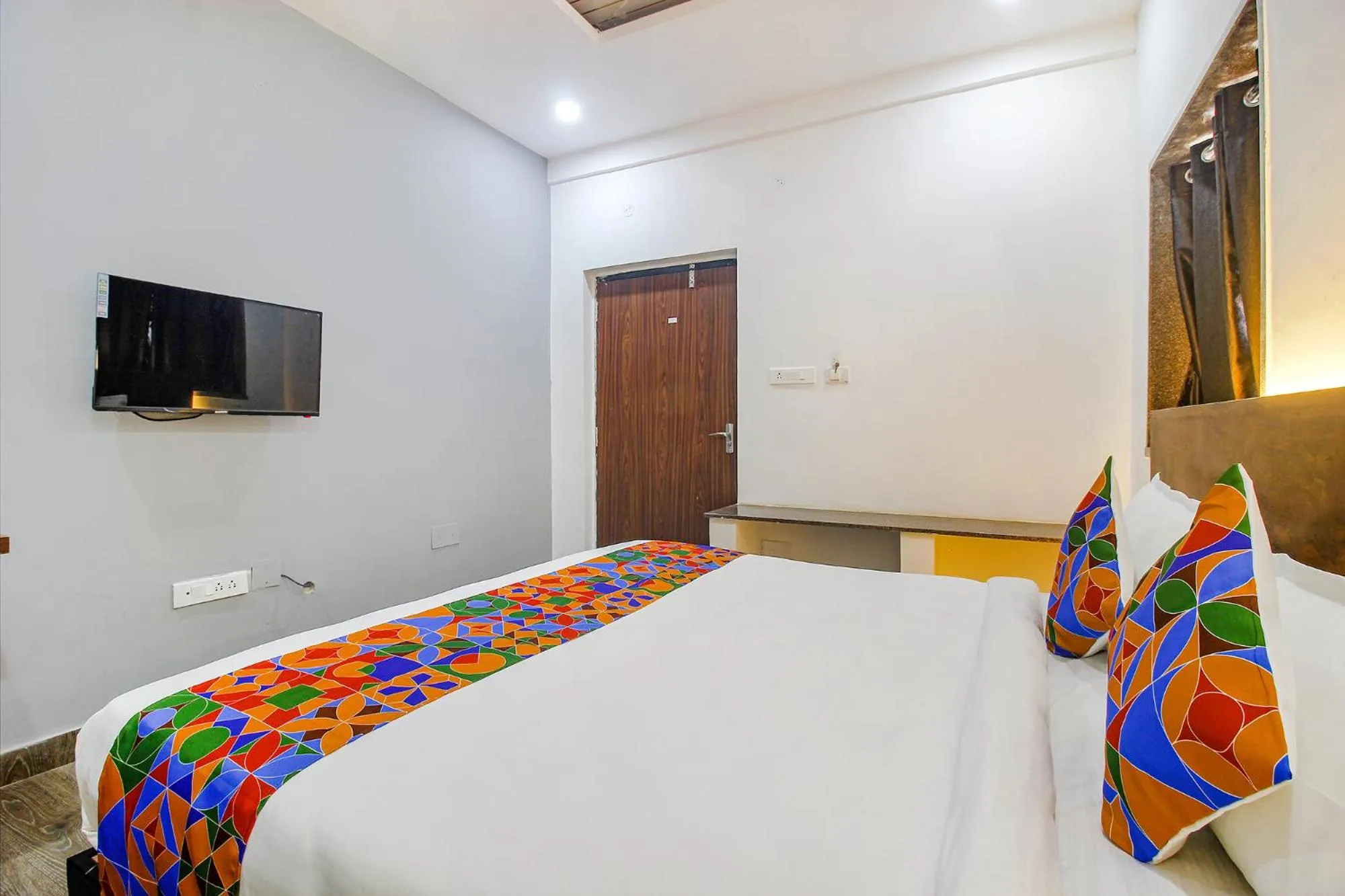 Communal lounge/ TV room, Bed in FabHotel W Grand Suites