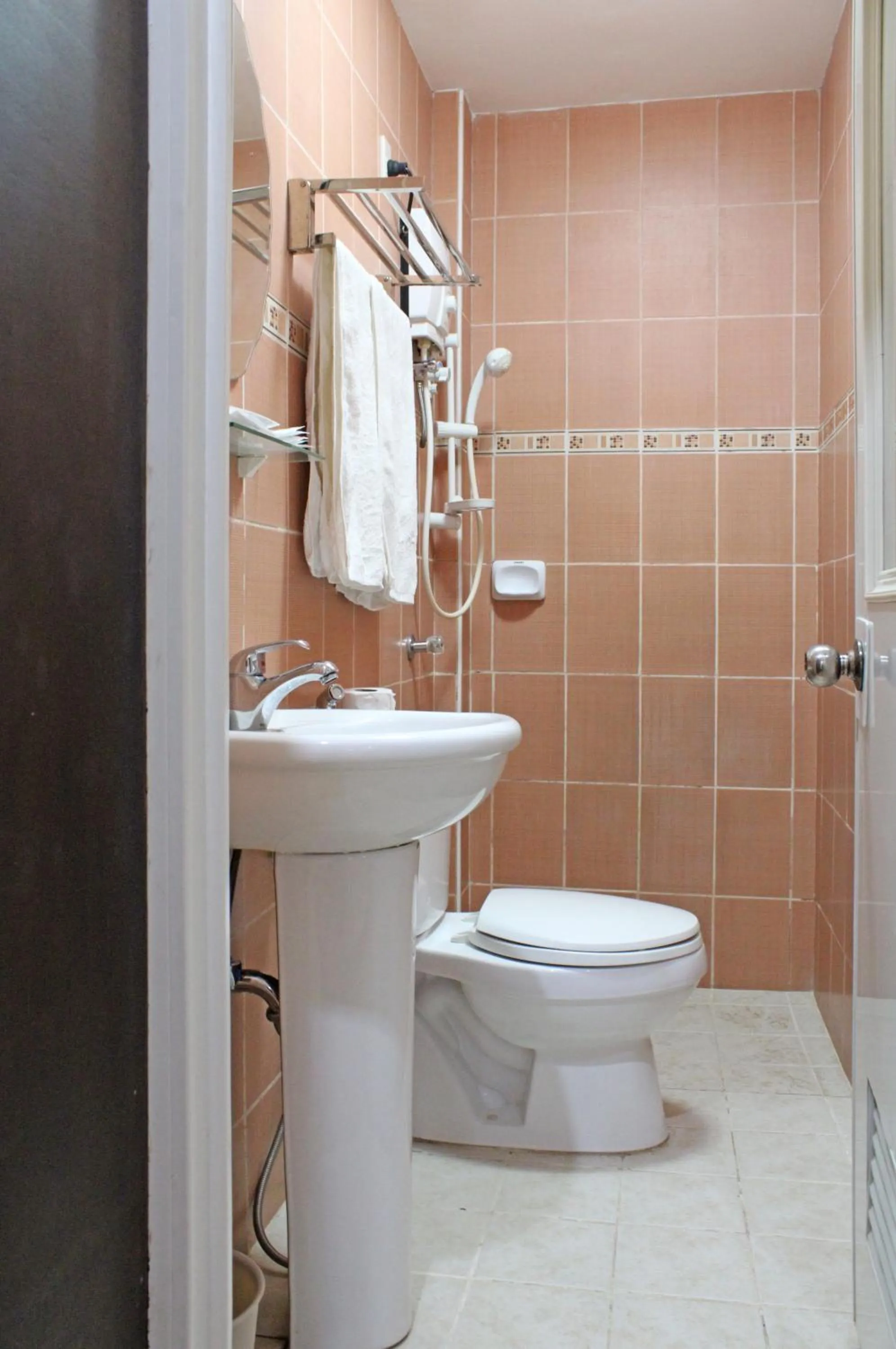 Shower in Balaibinda Lodge