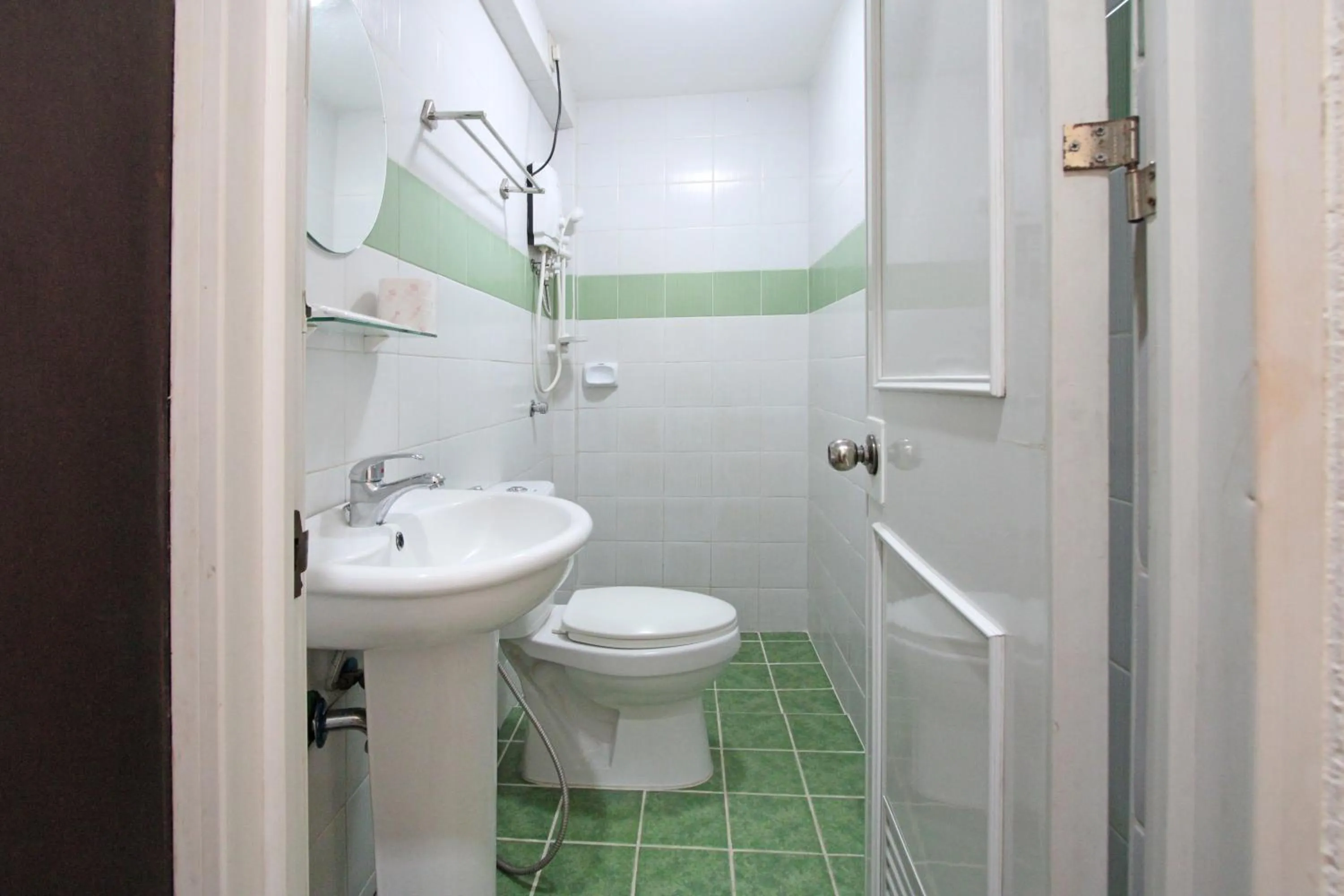 Shower in Balaibinda Lodge