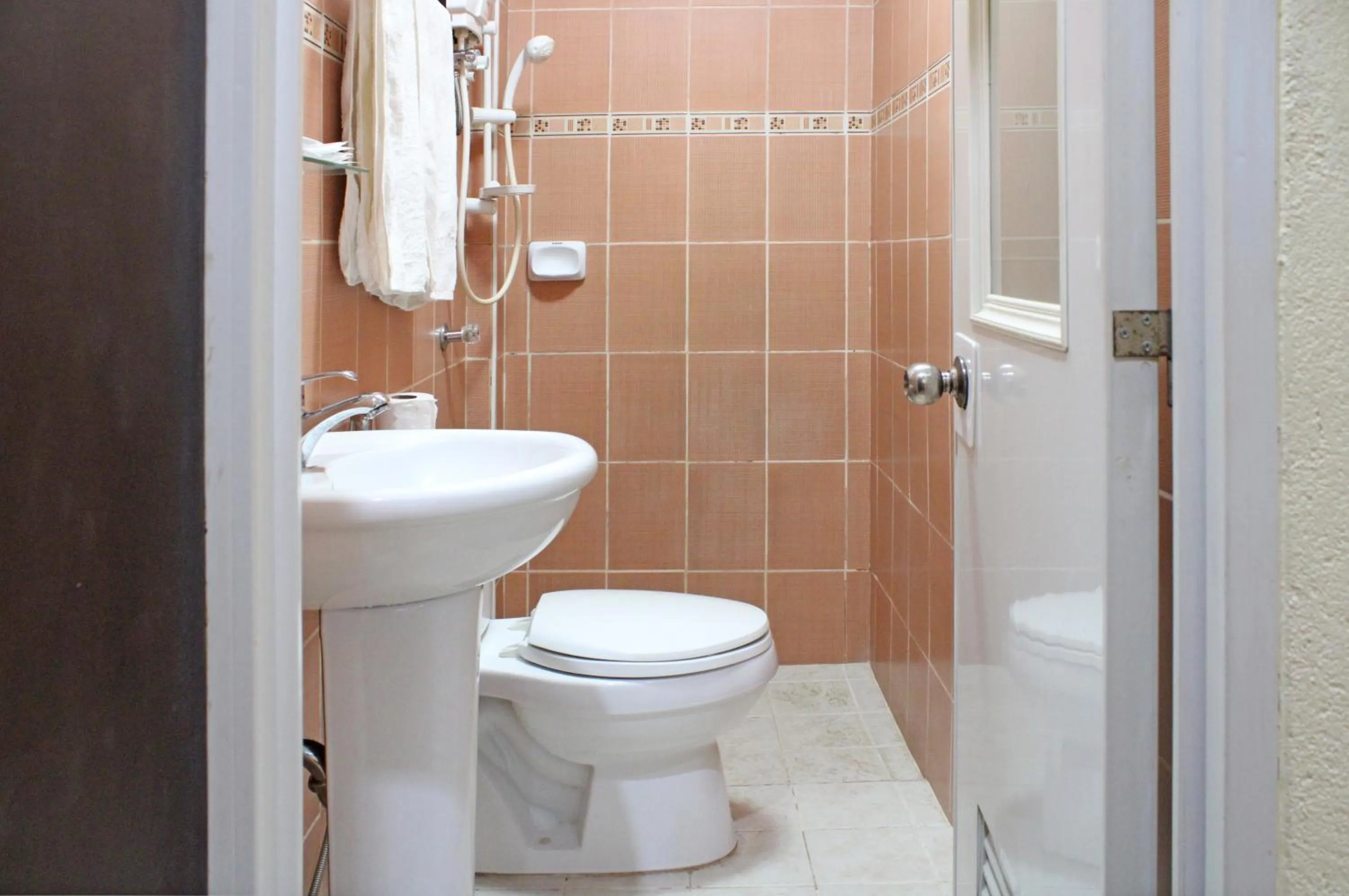 Shower in Balaibinda Lodge