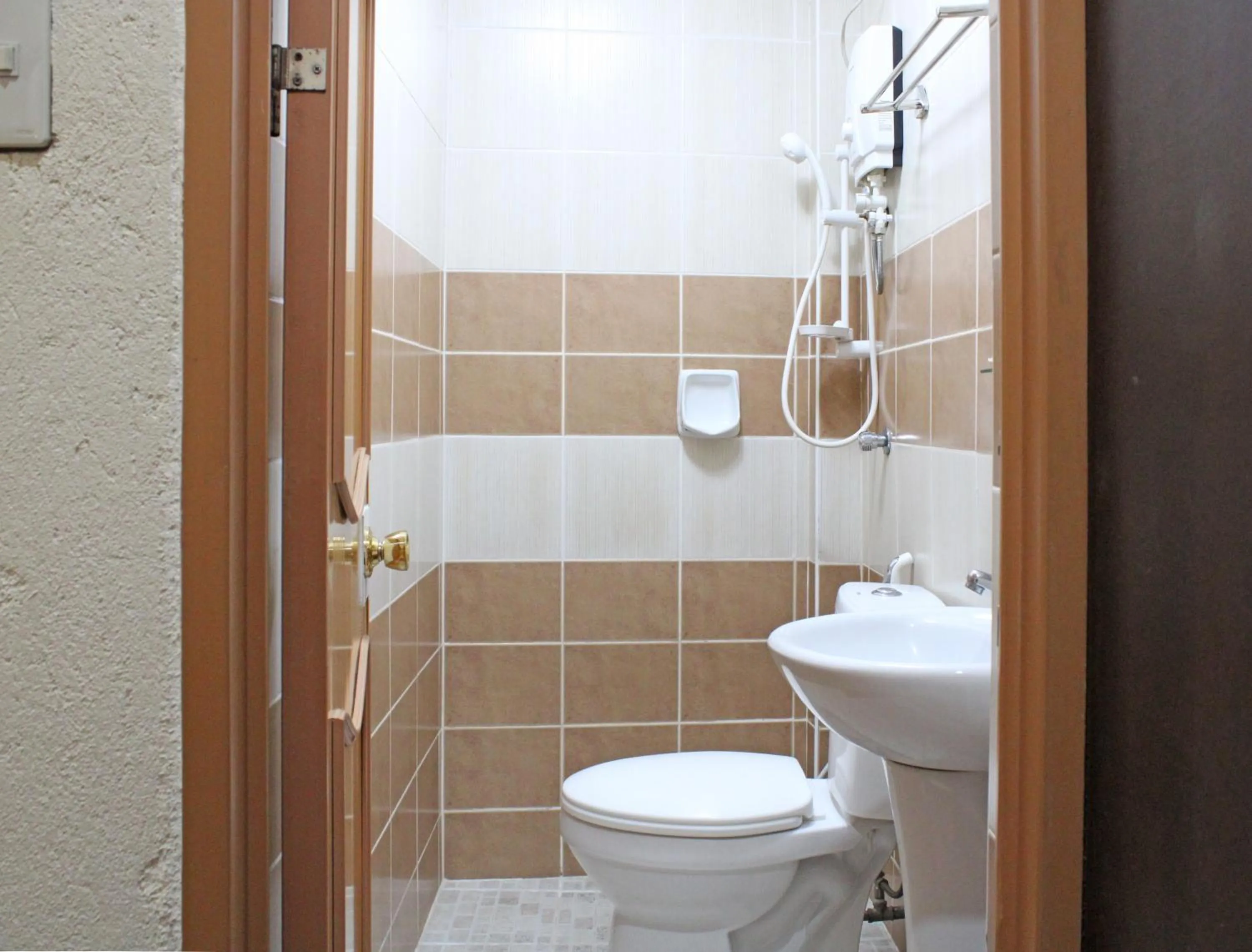 Shower in Balaibinda Lodge