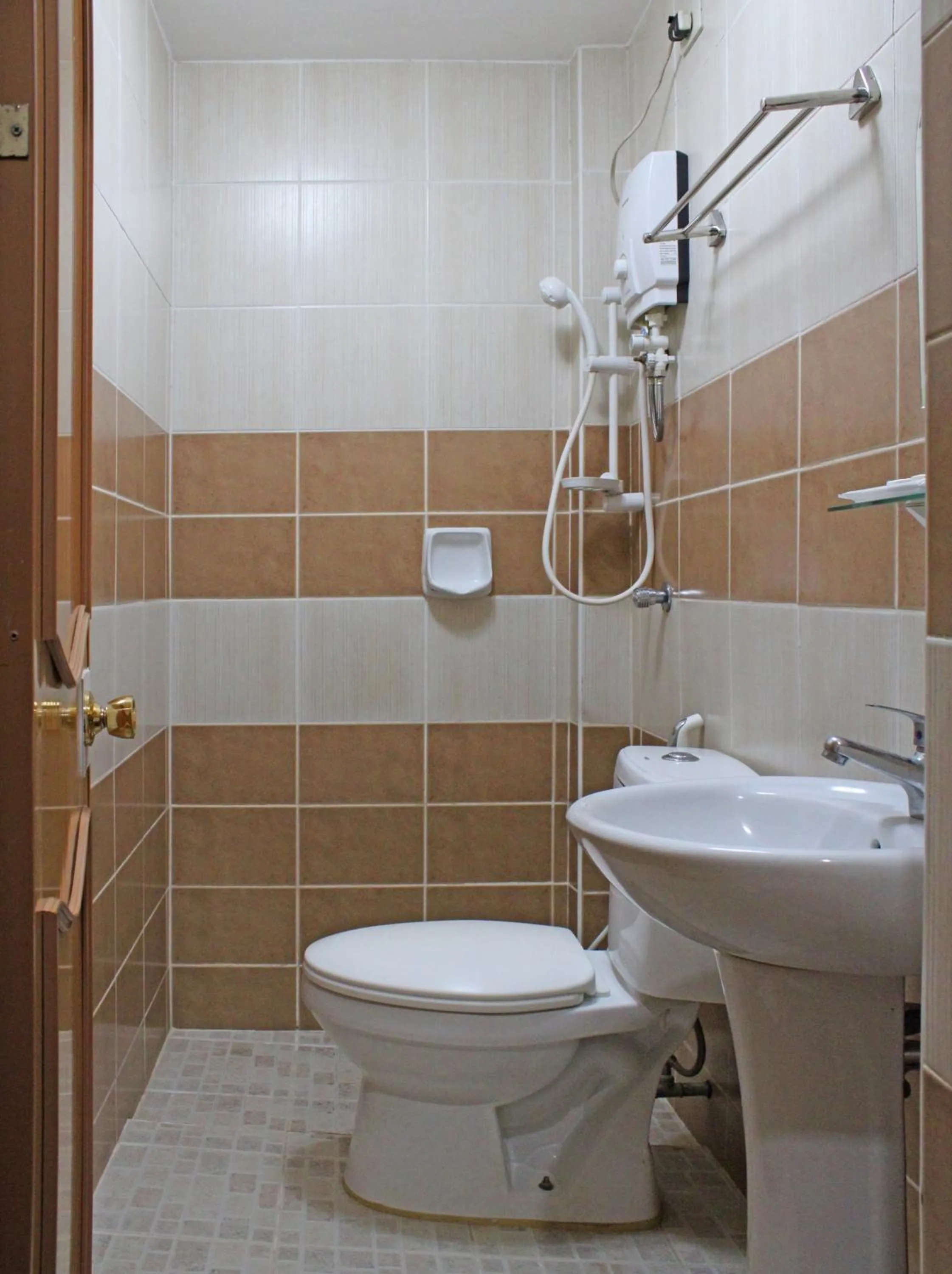 Shower in Balaibinda Lodge