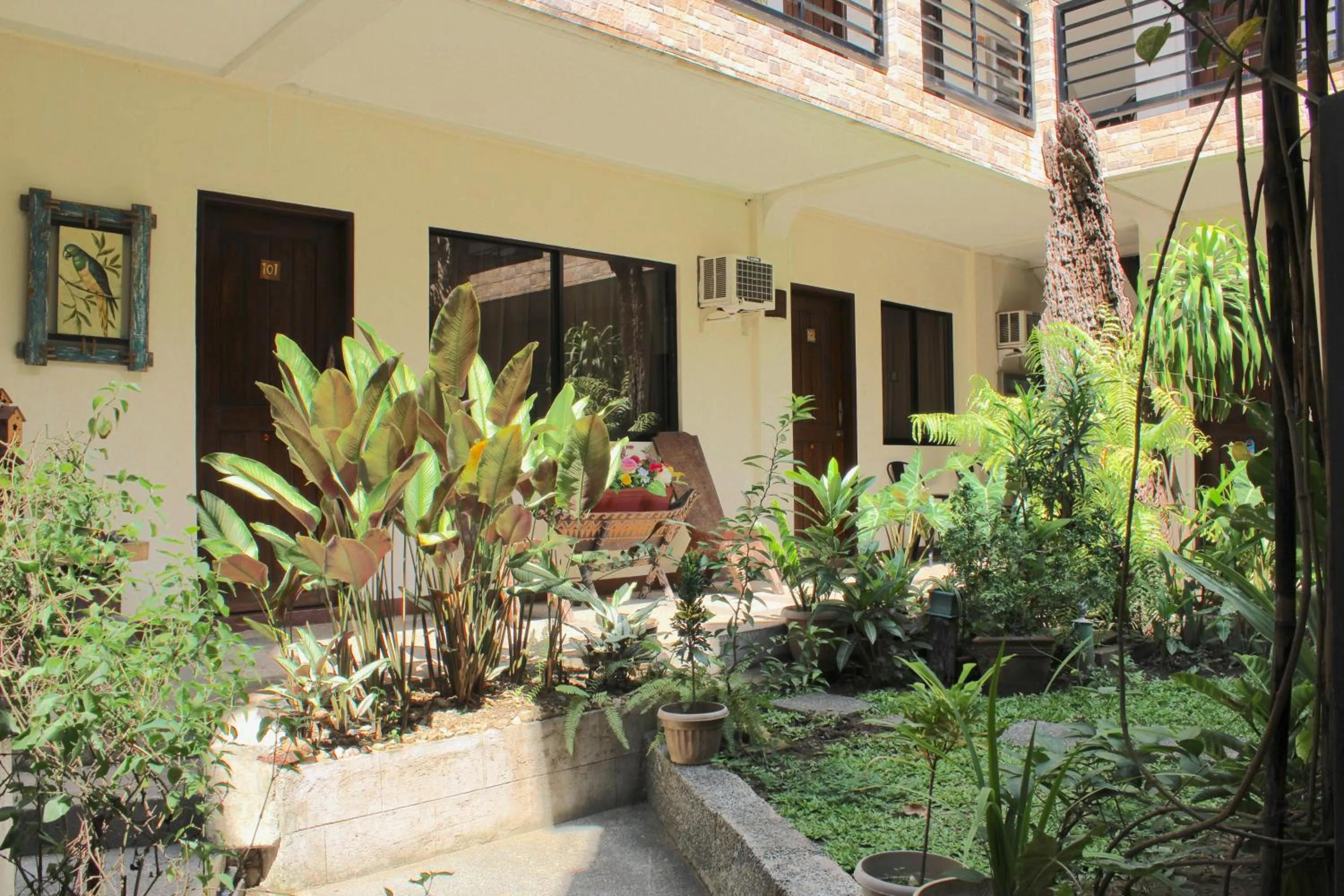 Garden in Balaibinda Lodge