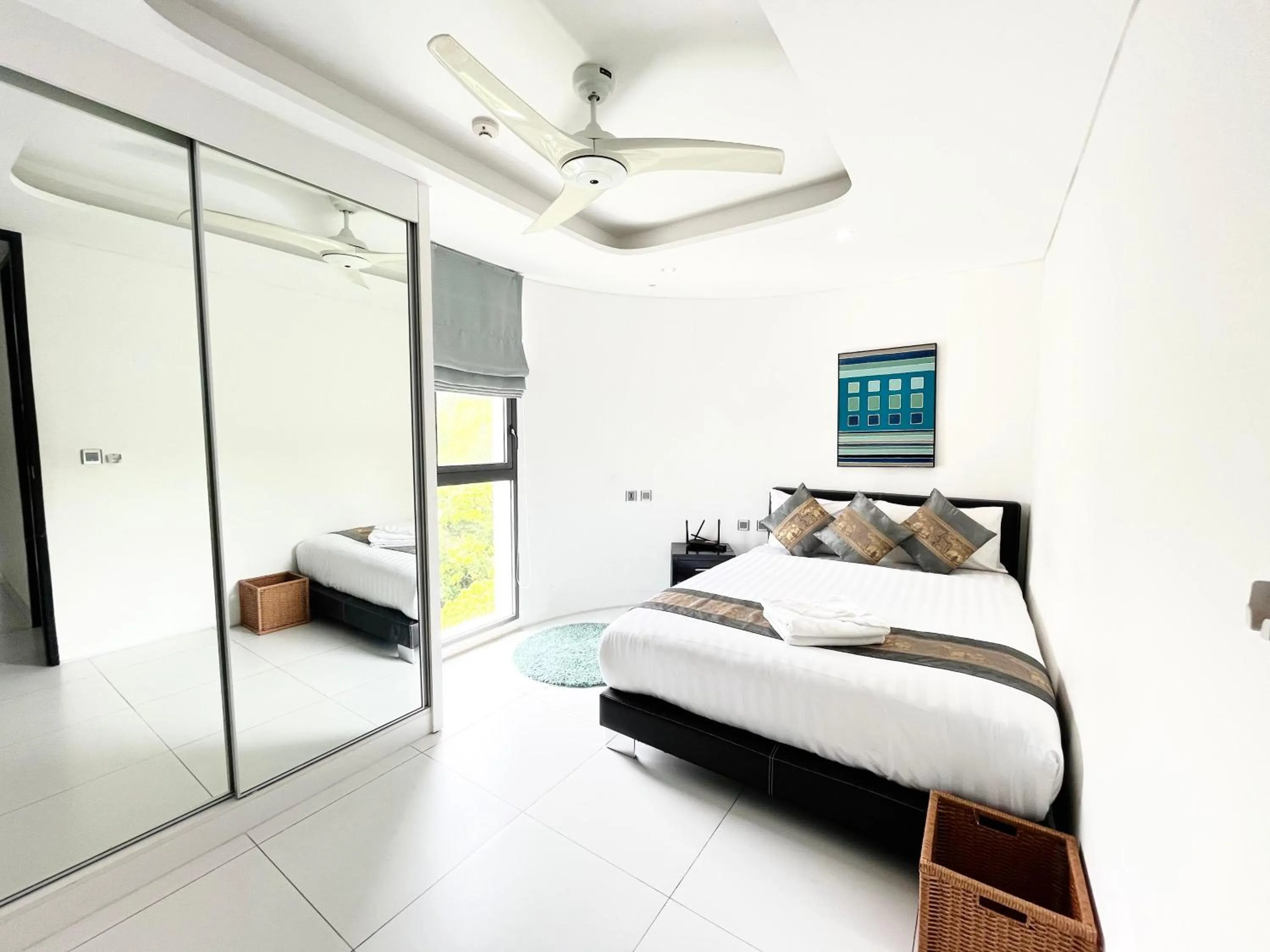 Bedroom, Bed in Twin Sands Resort Penthouse