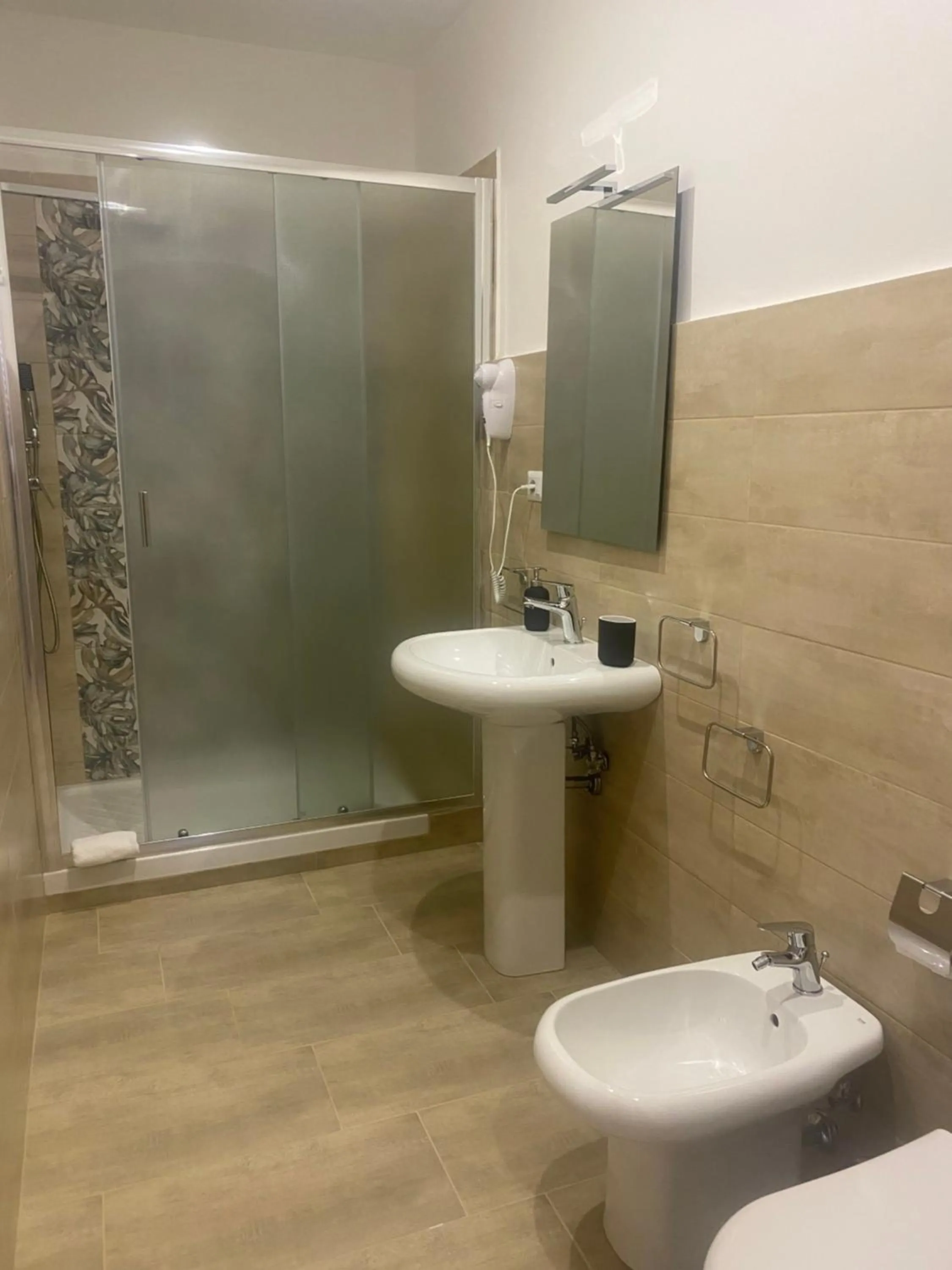 Shower in PAPALi 289