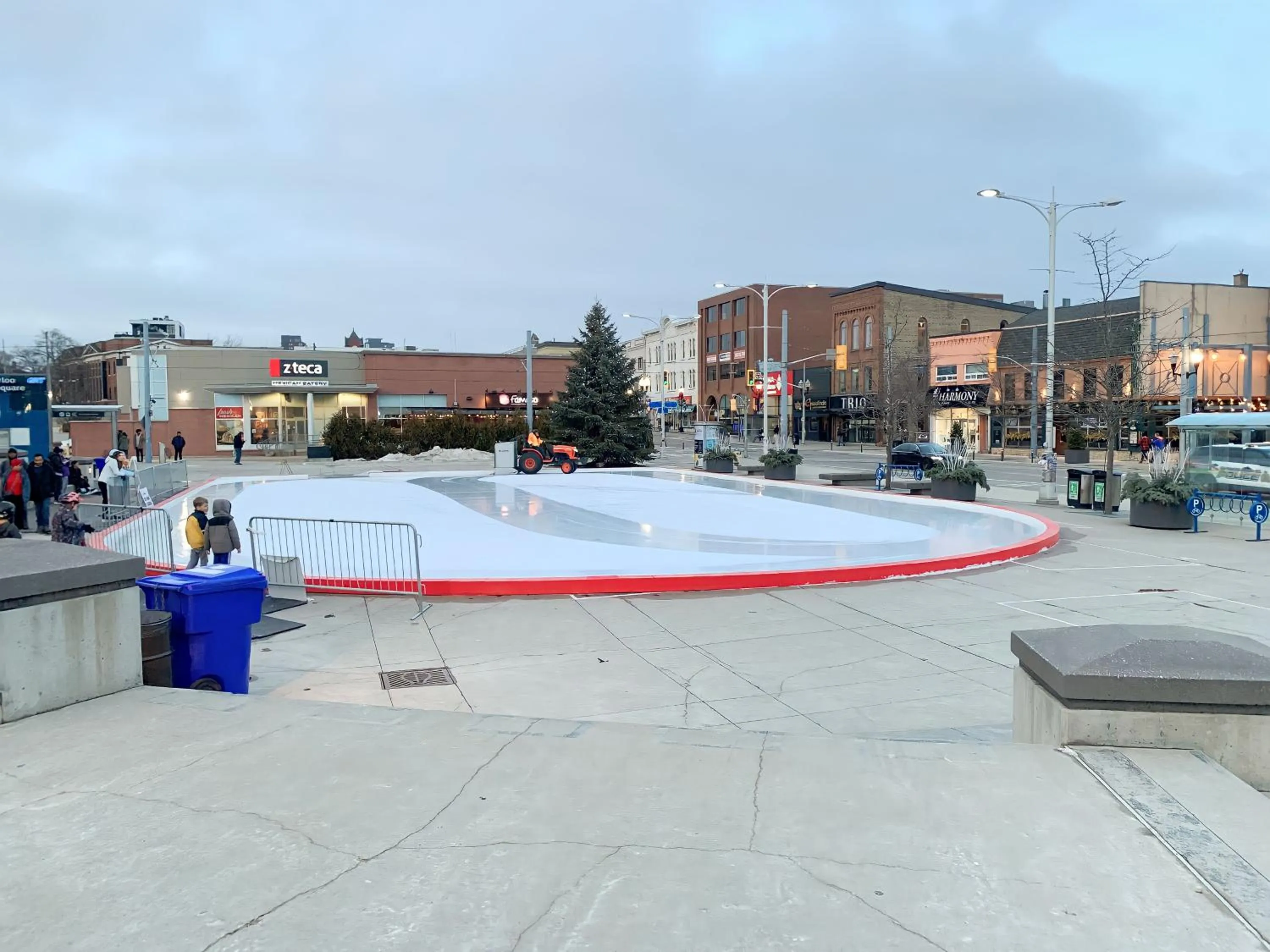 Restaurant/places to eat in Cozy 1BR Condo w/ Insuite LDRY, Gym & Free Parking