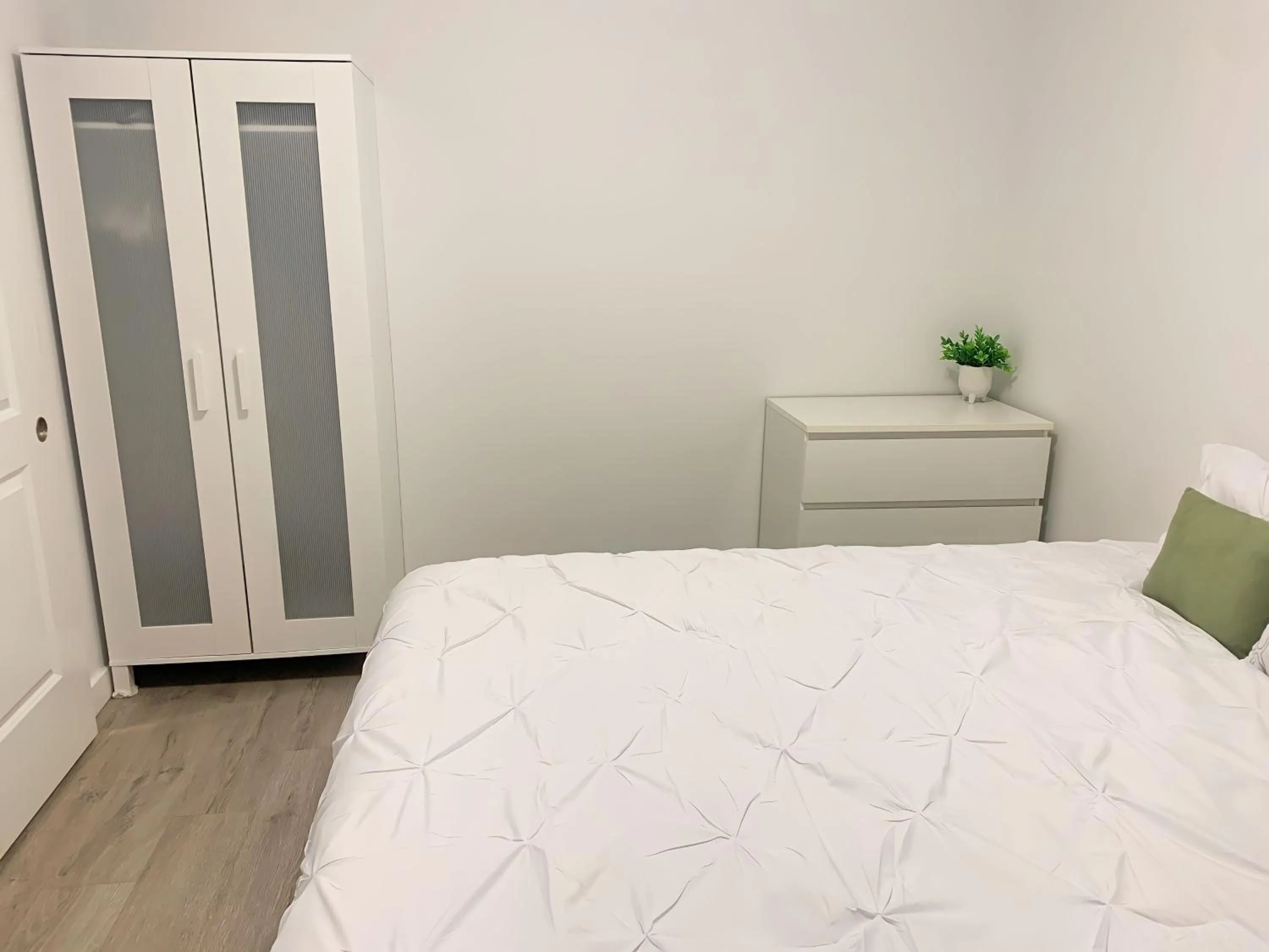 Bedroom in Cozy 1BR Condo w/ Insuite LDRY, Gym & Free Parking