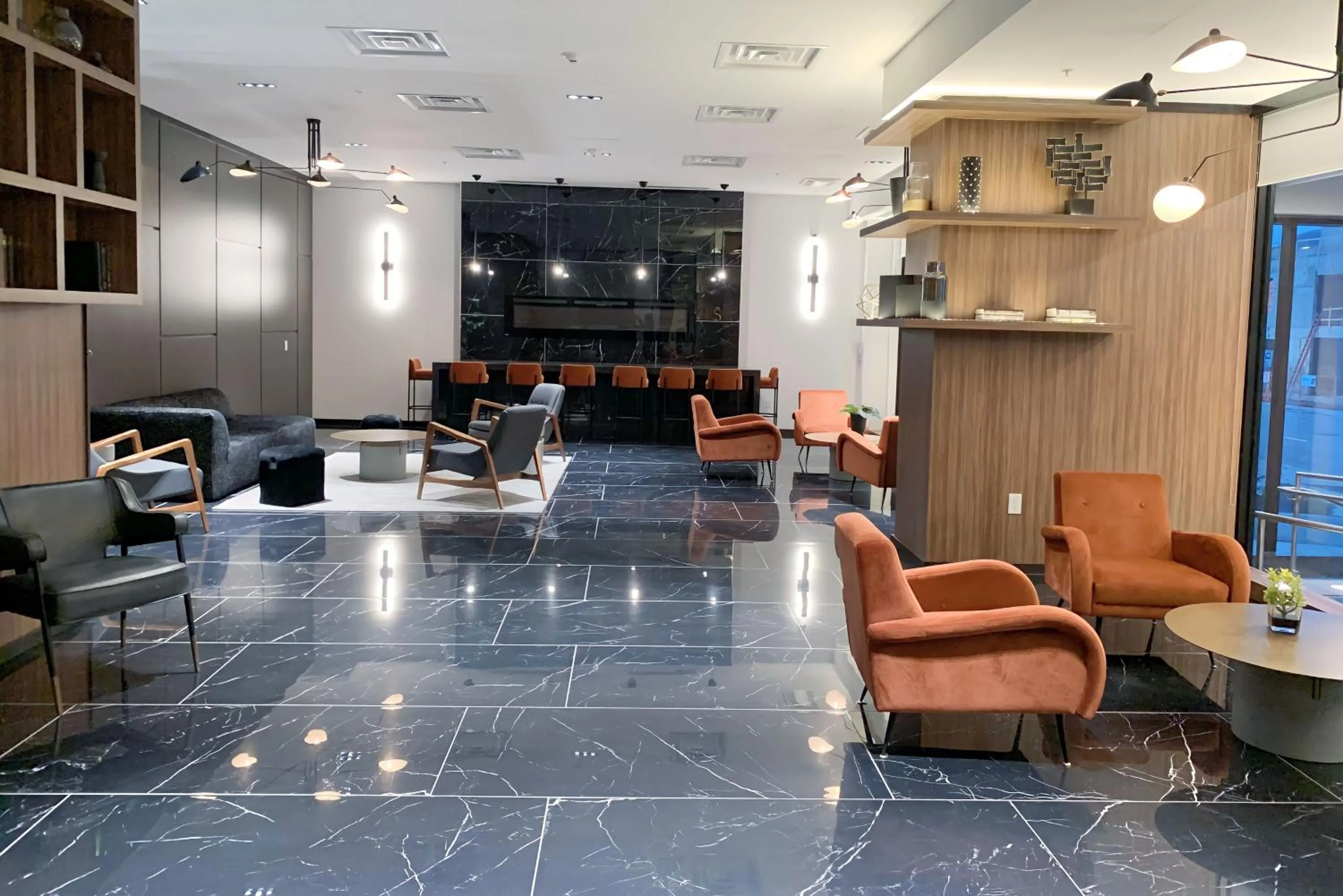 Lounge or bar in Cozy 1BR Condo w/ Insuite LDRY, Gym & Free Parking