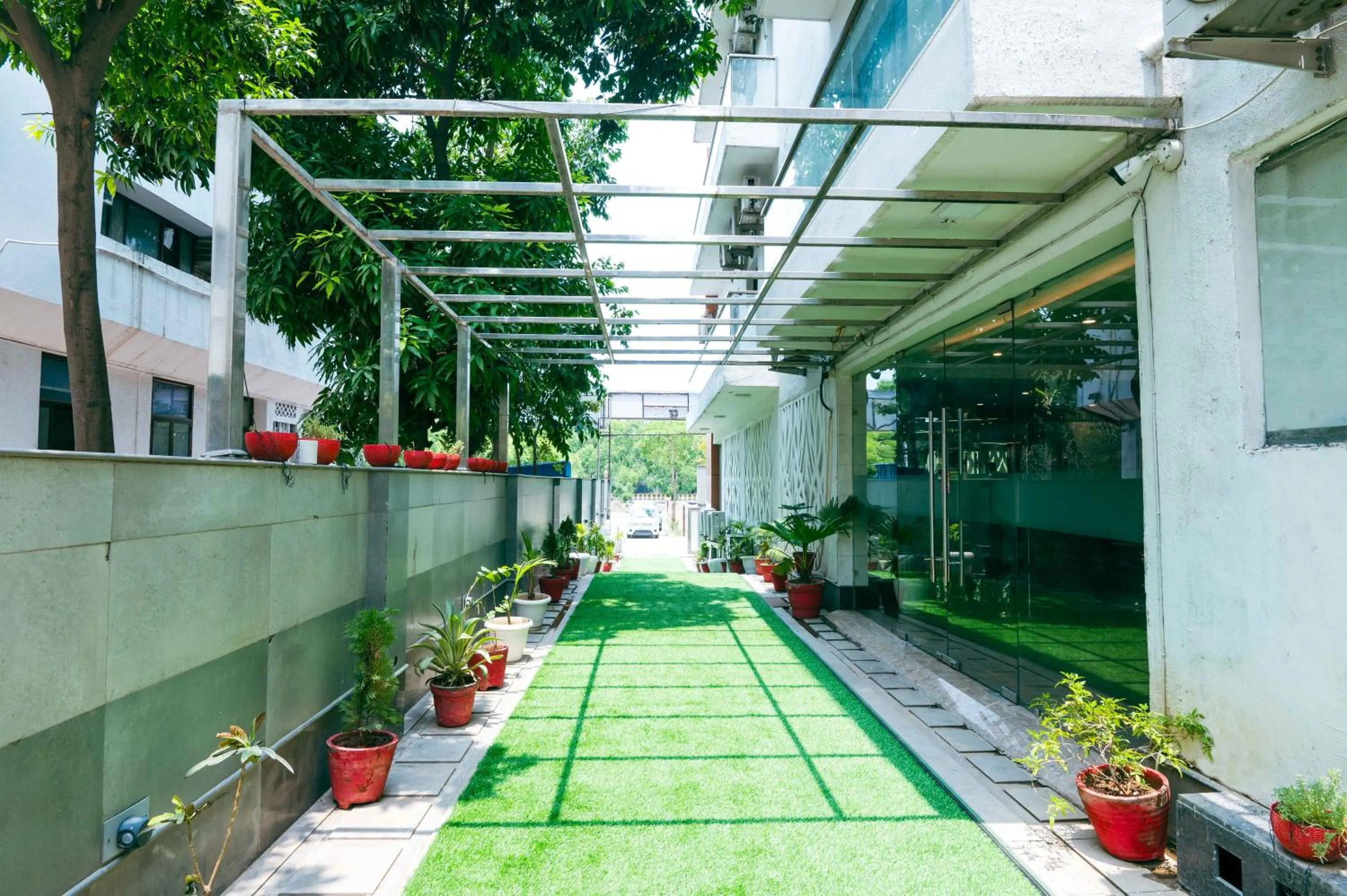 Facade/entrance in Treebo Sunny Feast