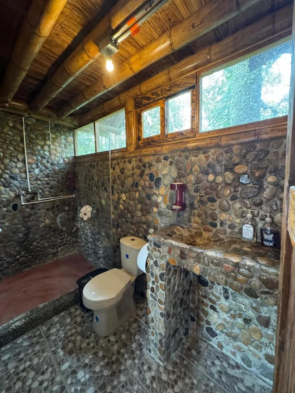 Shower in Jardin de los Silleteros Agro Parque Hotel