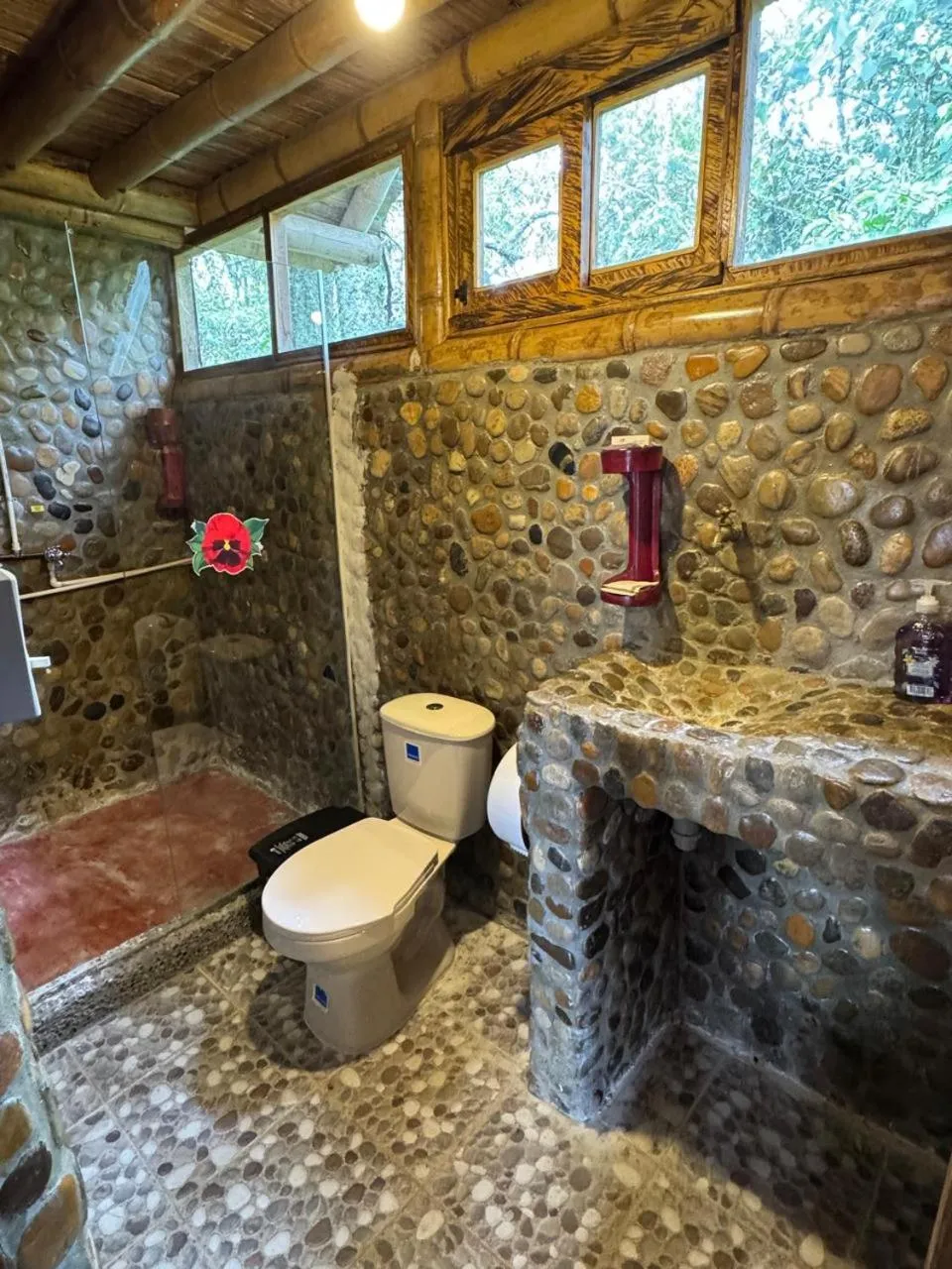 Shower in Jardin de los Silleteros Agro Parque Hotel