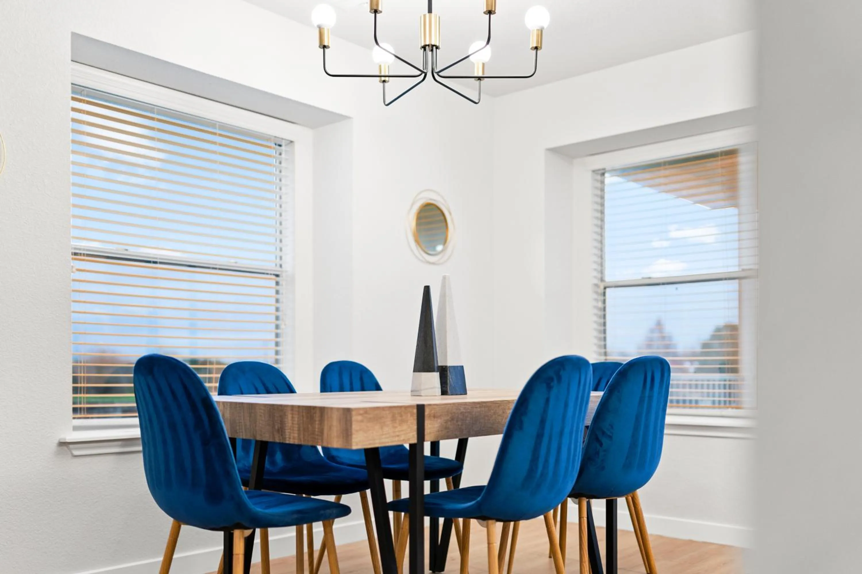 Modern & Homey 3BR Home, Remote Work Friendly, King Beds, Fast WiFi