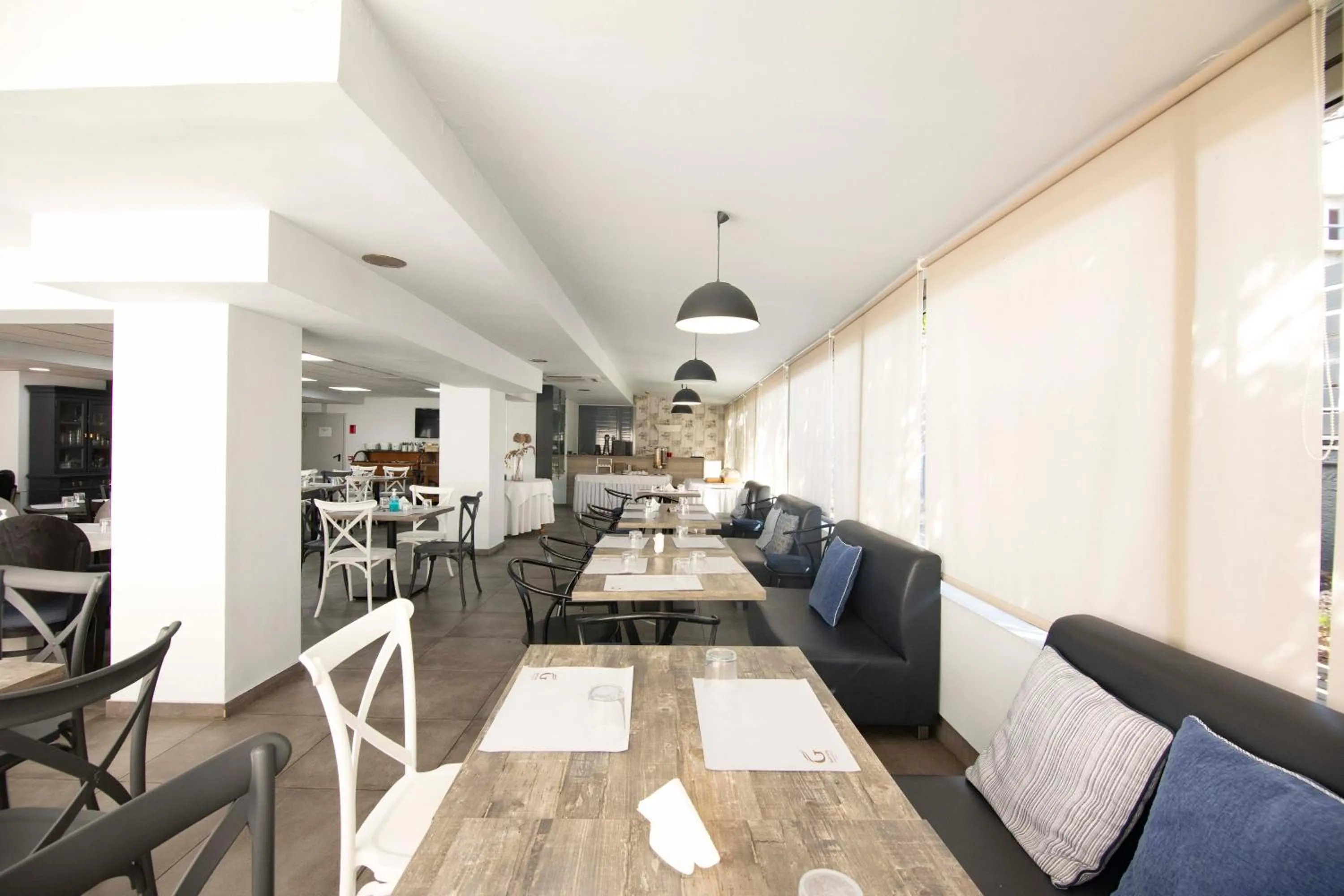 Restaurant/places to eat in Galaxy Hotel