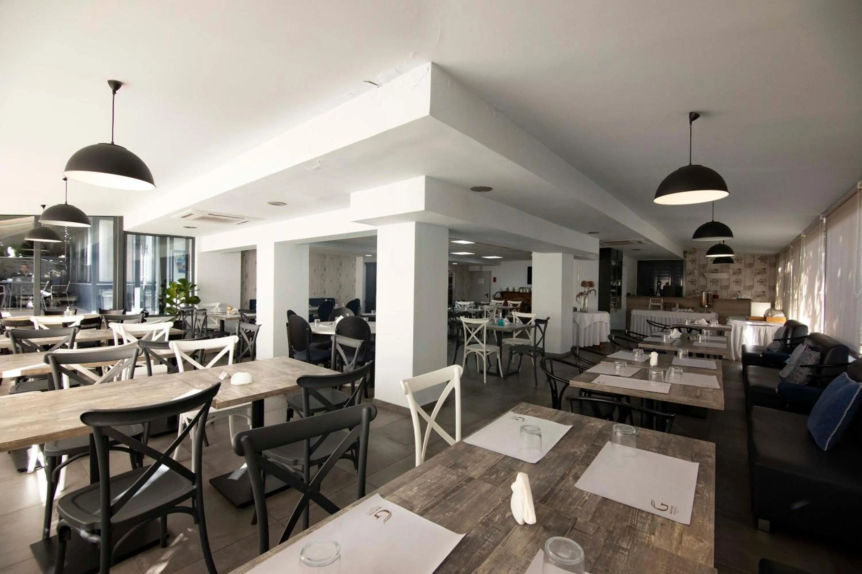 Restaurant/places to eat in Galaxy Hotel