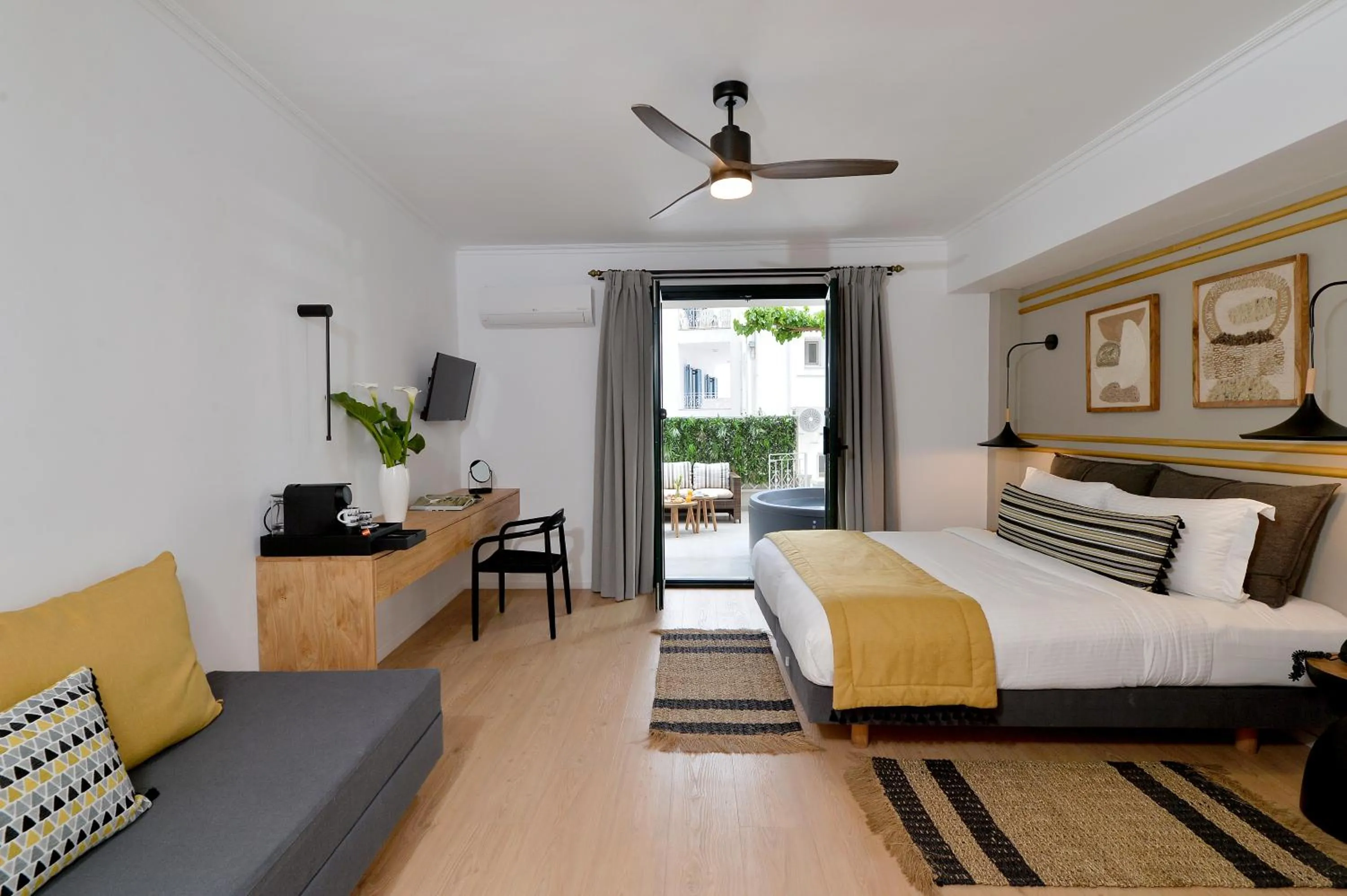 Hot Tub, Bed in Aktaion Beach Boutique Hotel & Spa