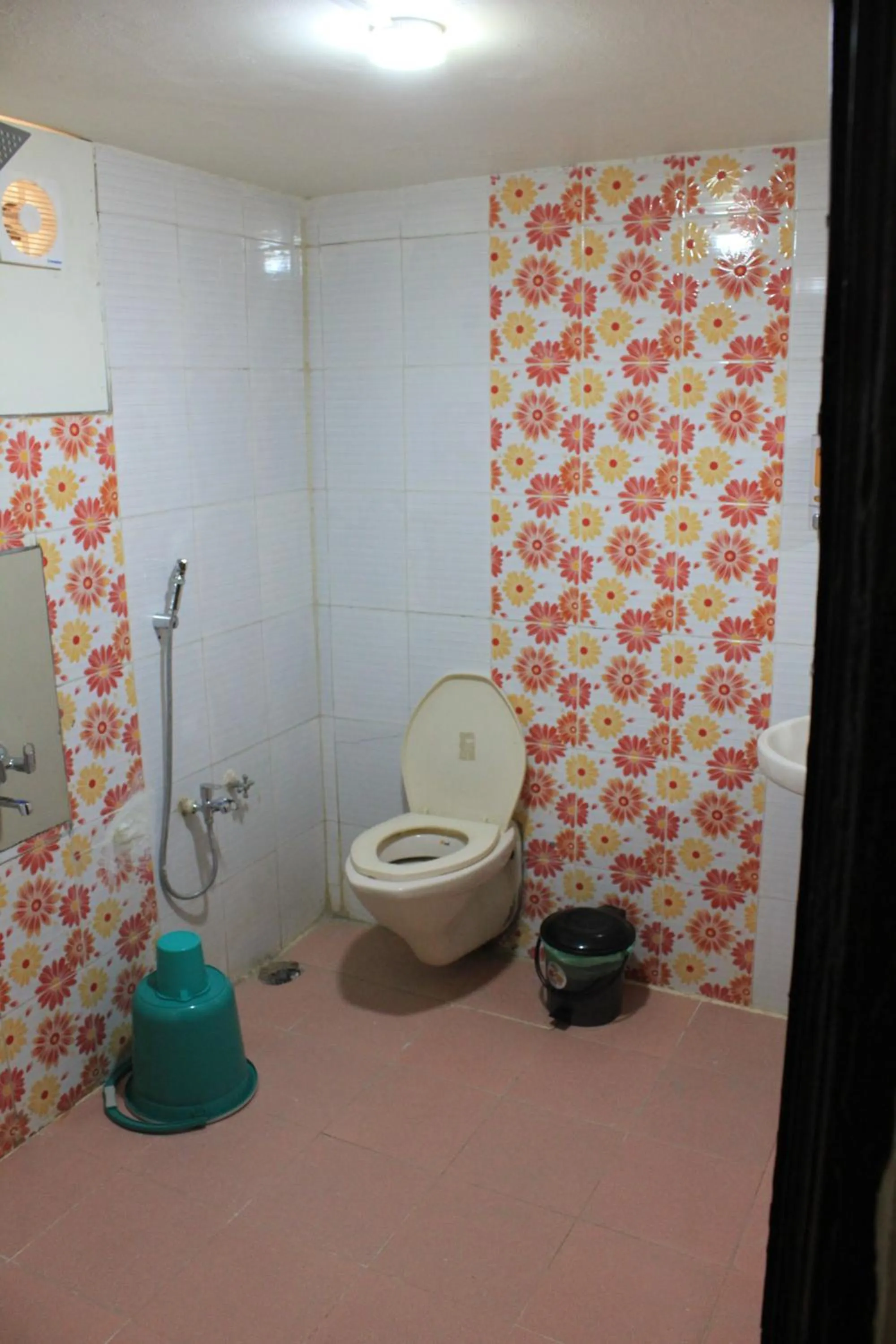 Shower in Avadale Tadoba - Stag Groups Not Allowed