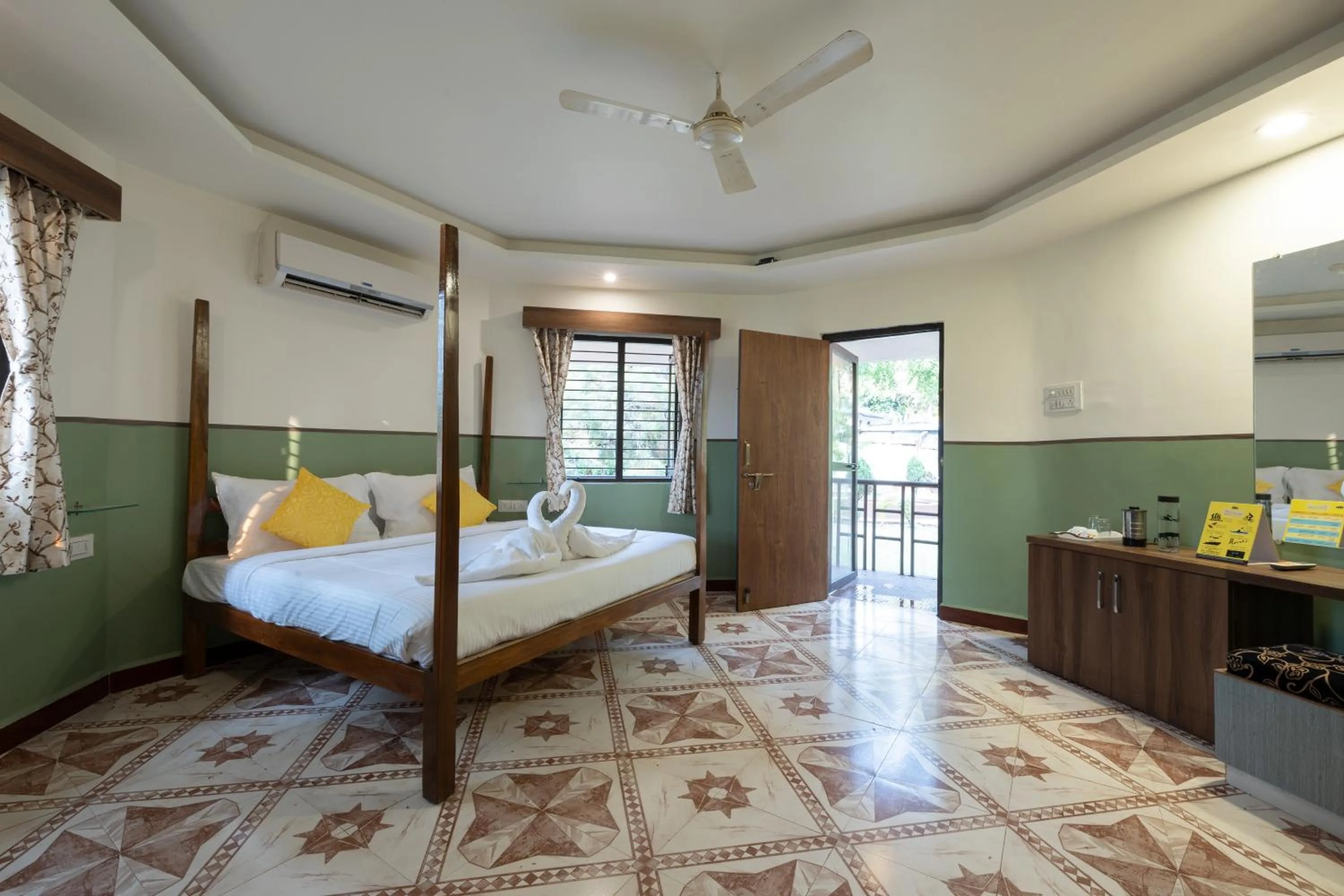 Bed in Avadale Tadoba - Stag Groups Not Allowed