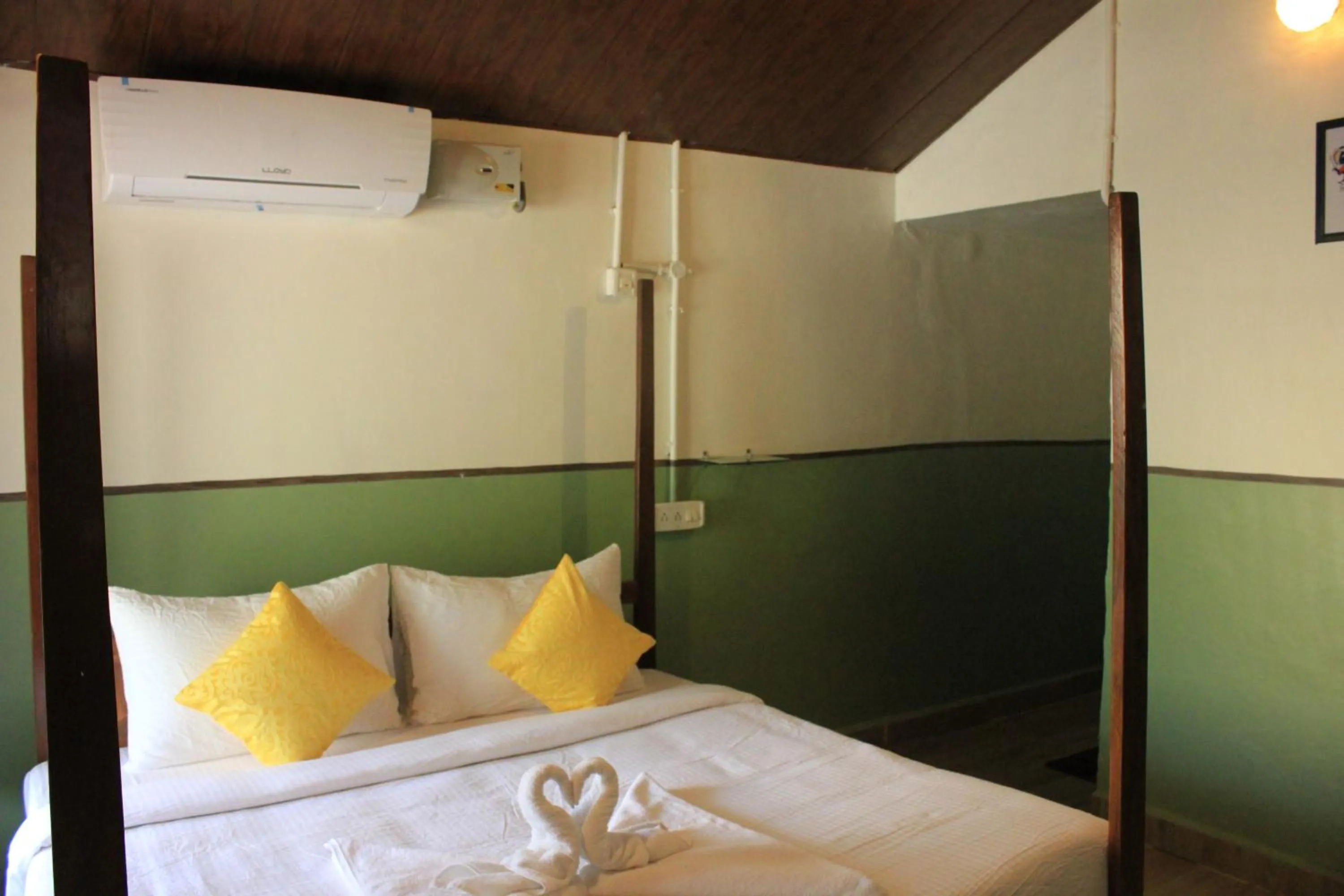 Bed in Avadale Tadoba - Stag Groups Not Allowed