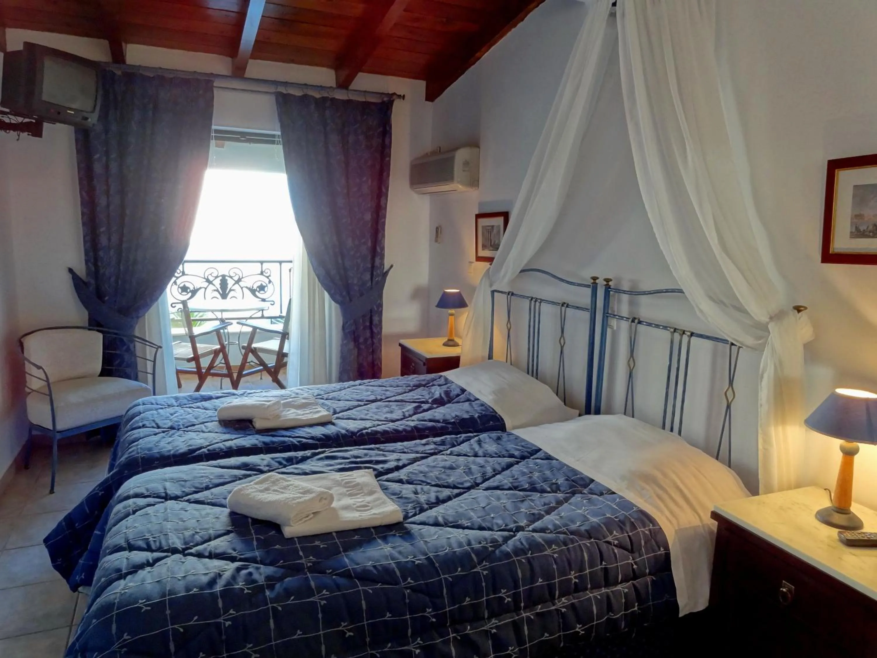 Bedroom, Bed in Dionysos Hotel