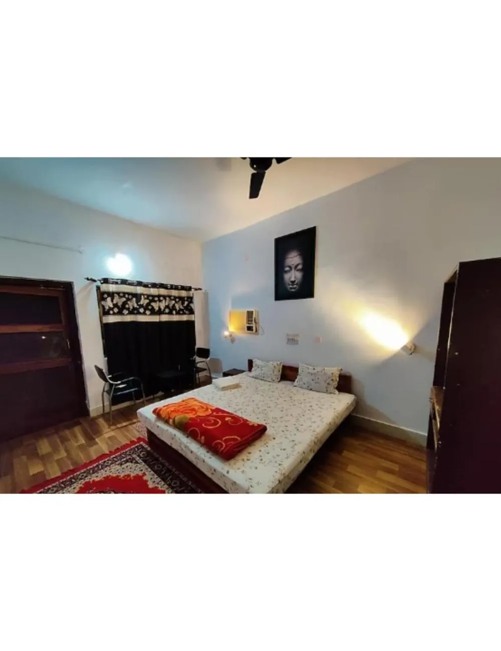 Communal lounge/ TV room, Bed in Tigers Villa, Tala Bandhavgarh