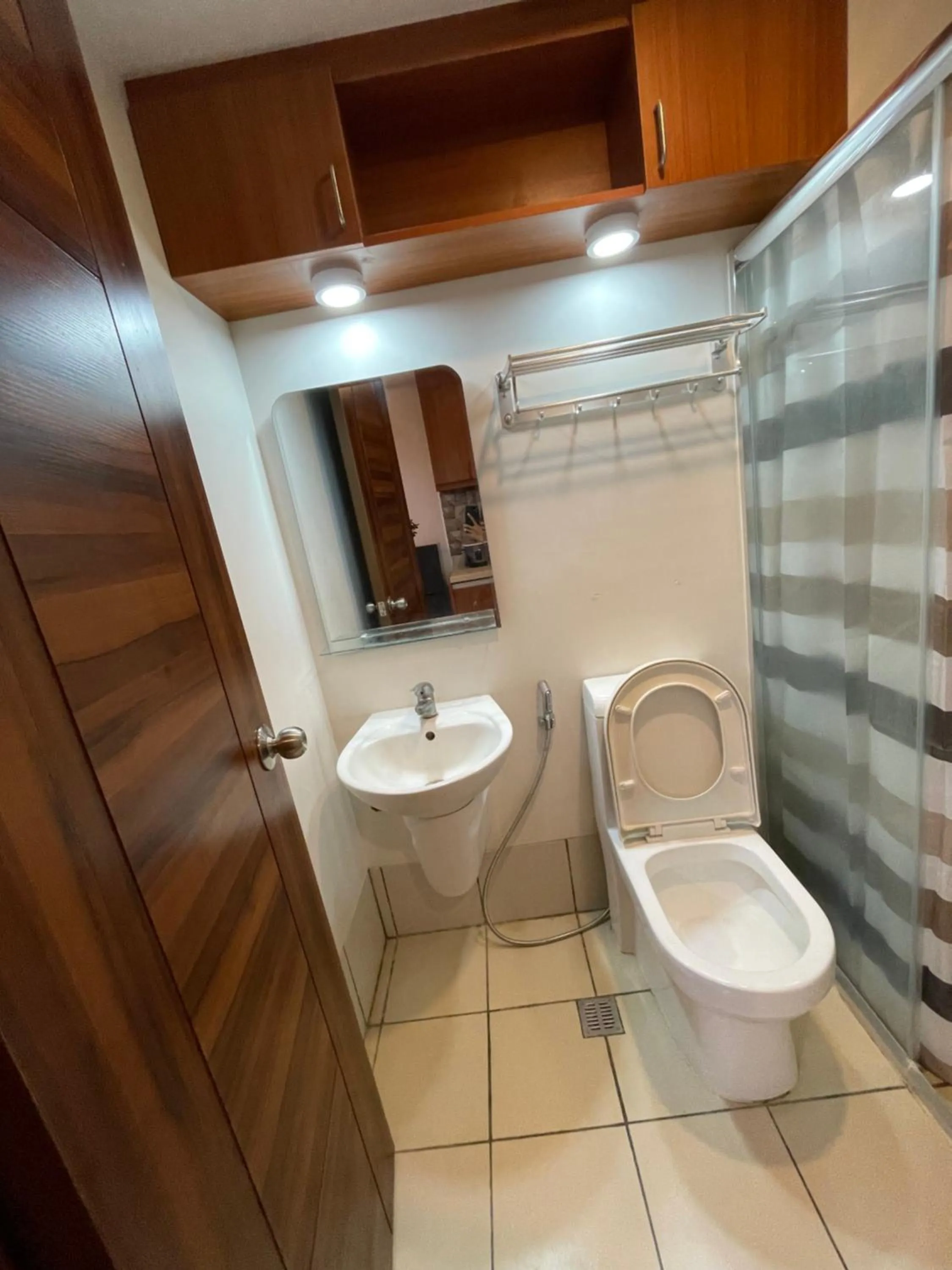 Shower in Cozy Studio at Horizon 101