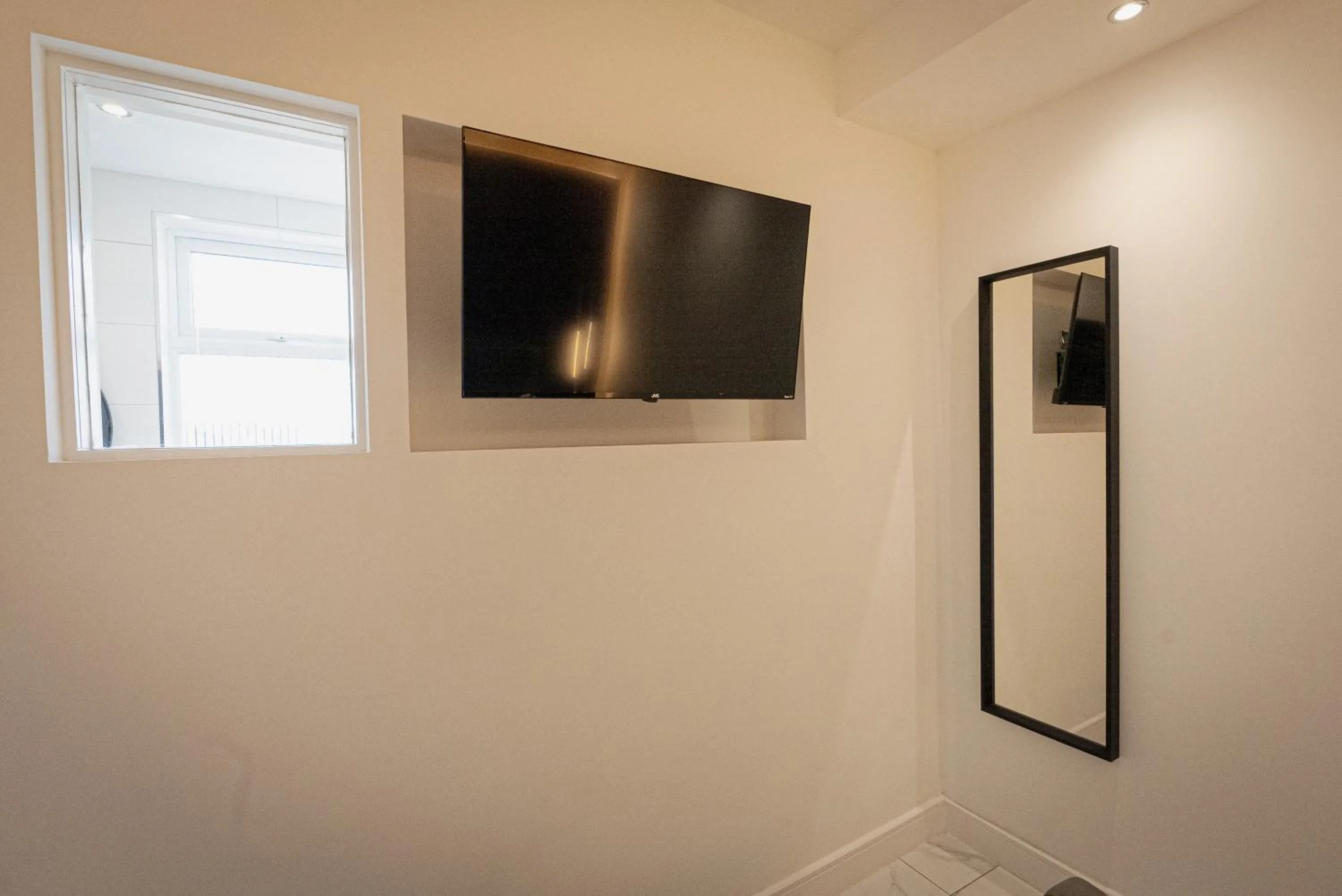 TV and multimedia in OYO Bellevue Apartments Middlesborough