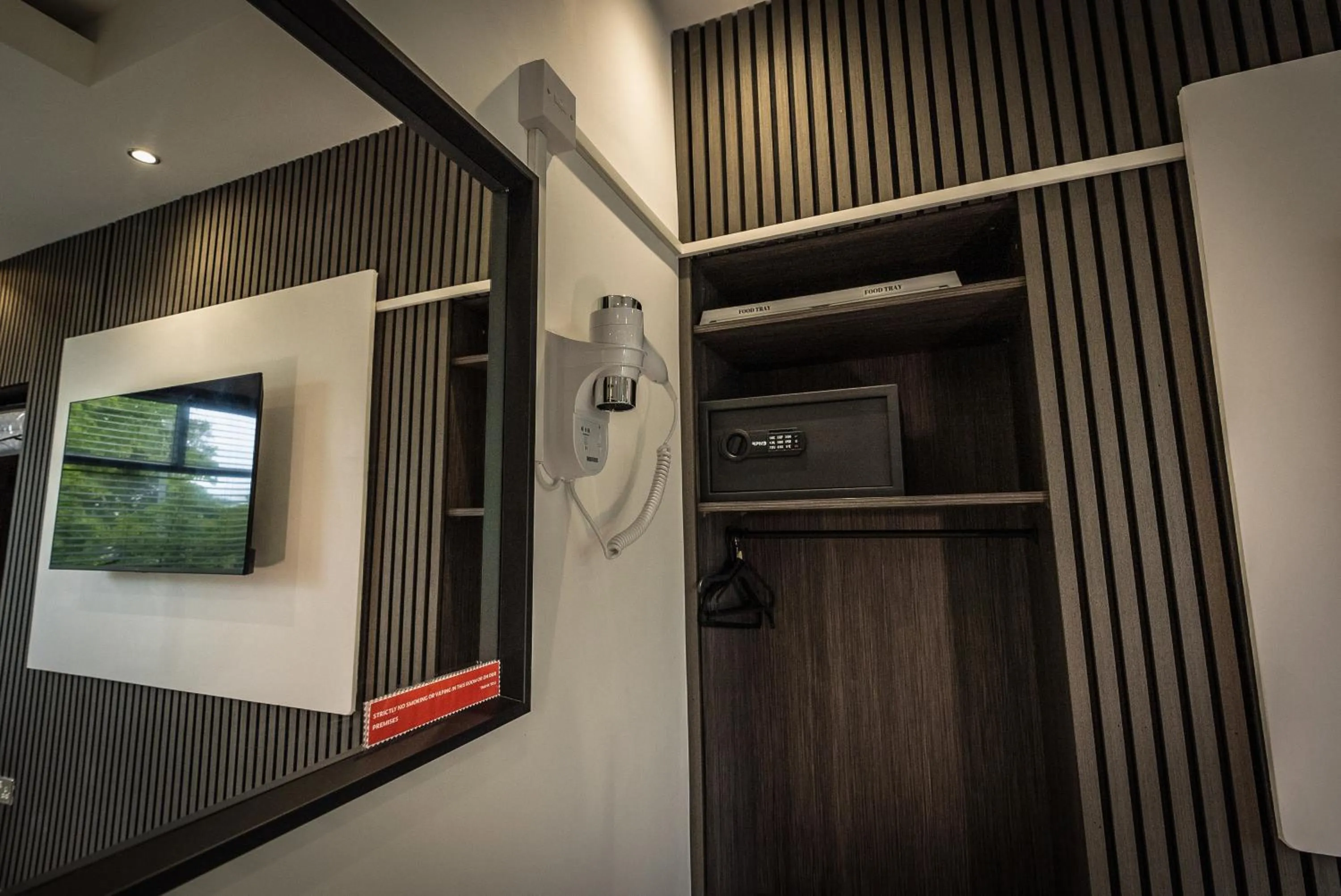 wardrobe in OYO Bellevue Apartments Middlesborough