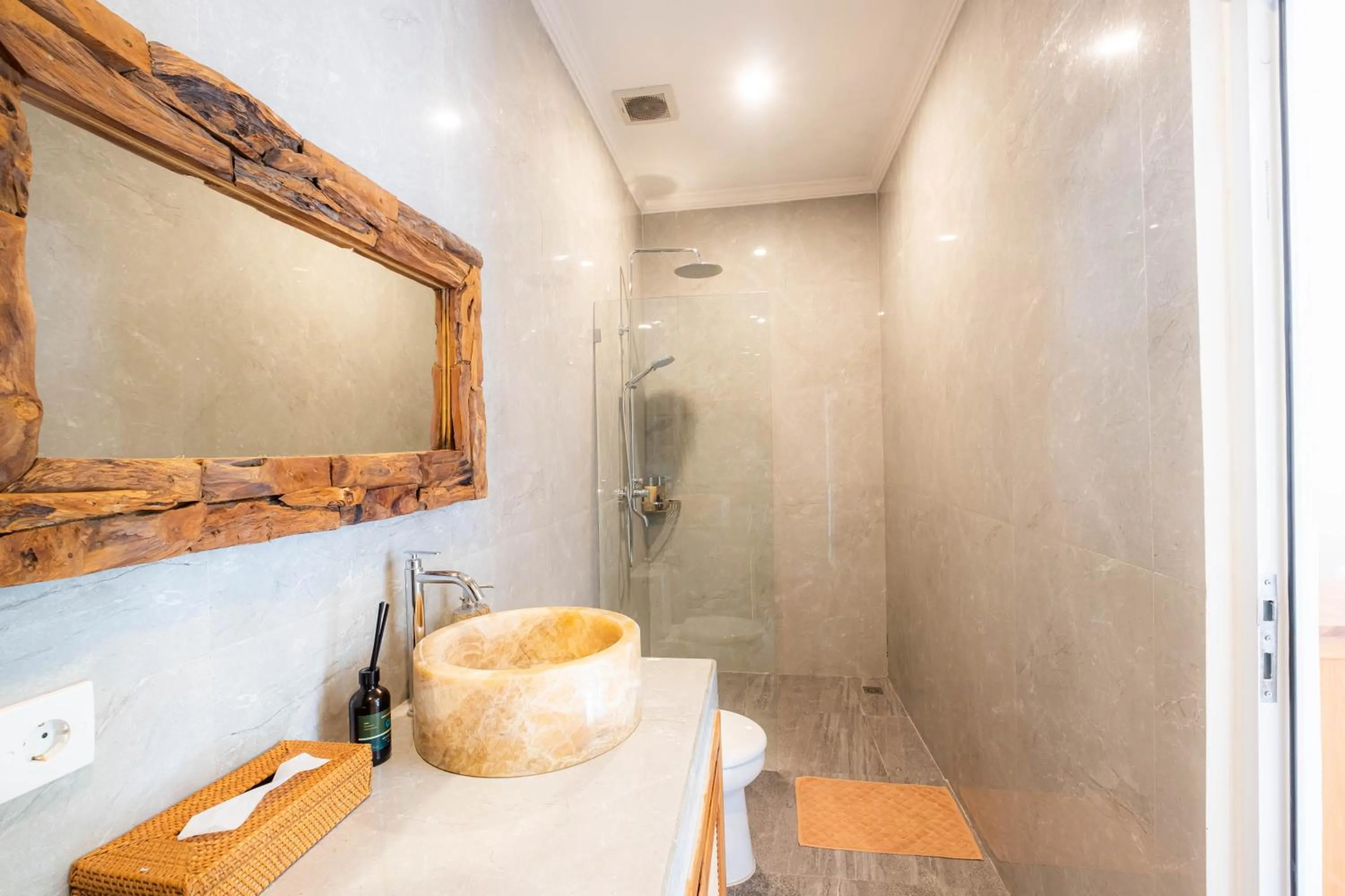 Shower in Kubu Kirana by Supala