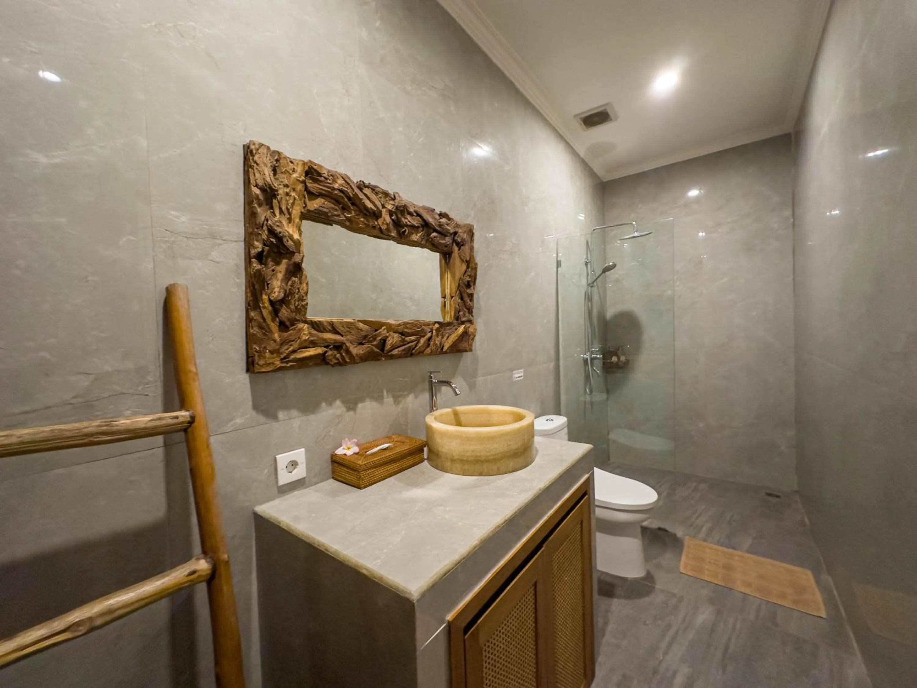 Bathroom in Kubu Kirana by Supala