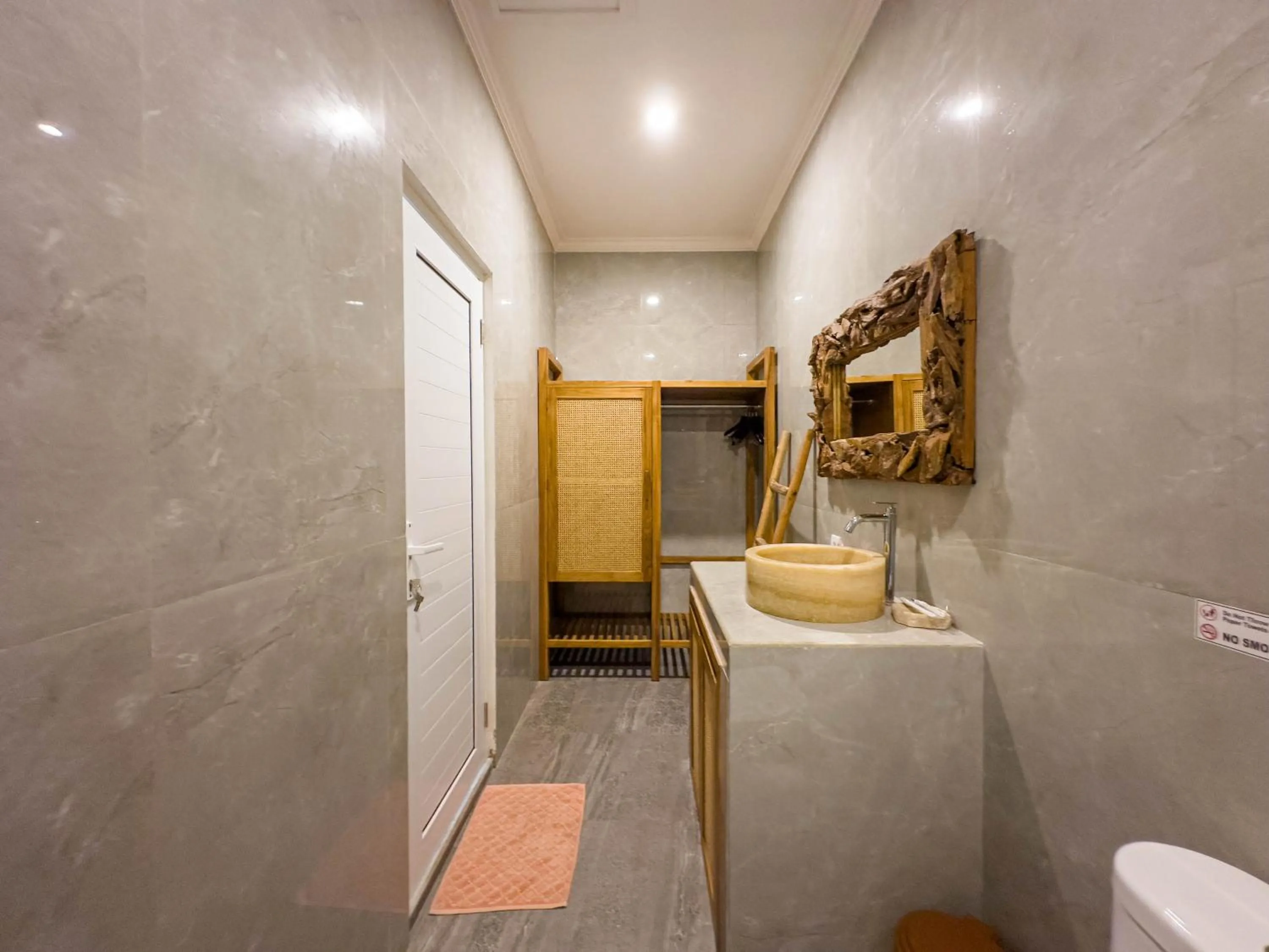 Bathroom in Kubu Kirana by Supala