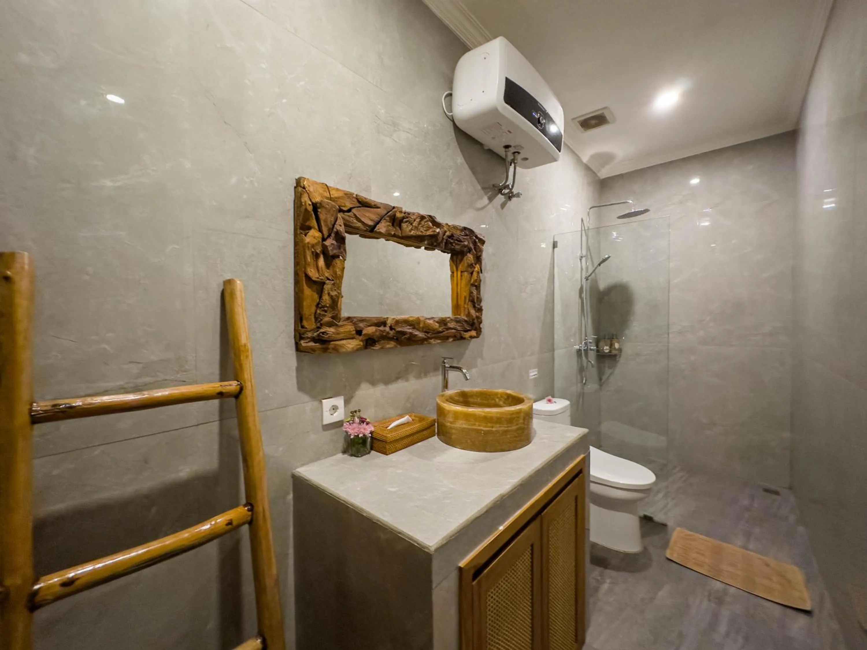 Bathroom in Kubu Kirana by Supala