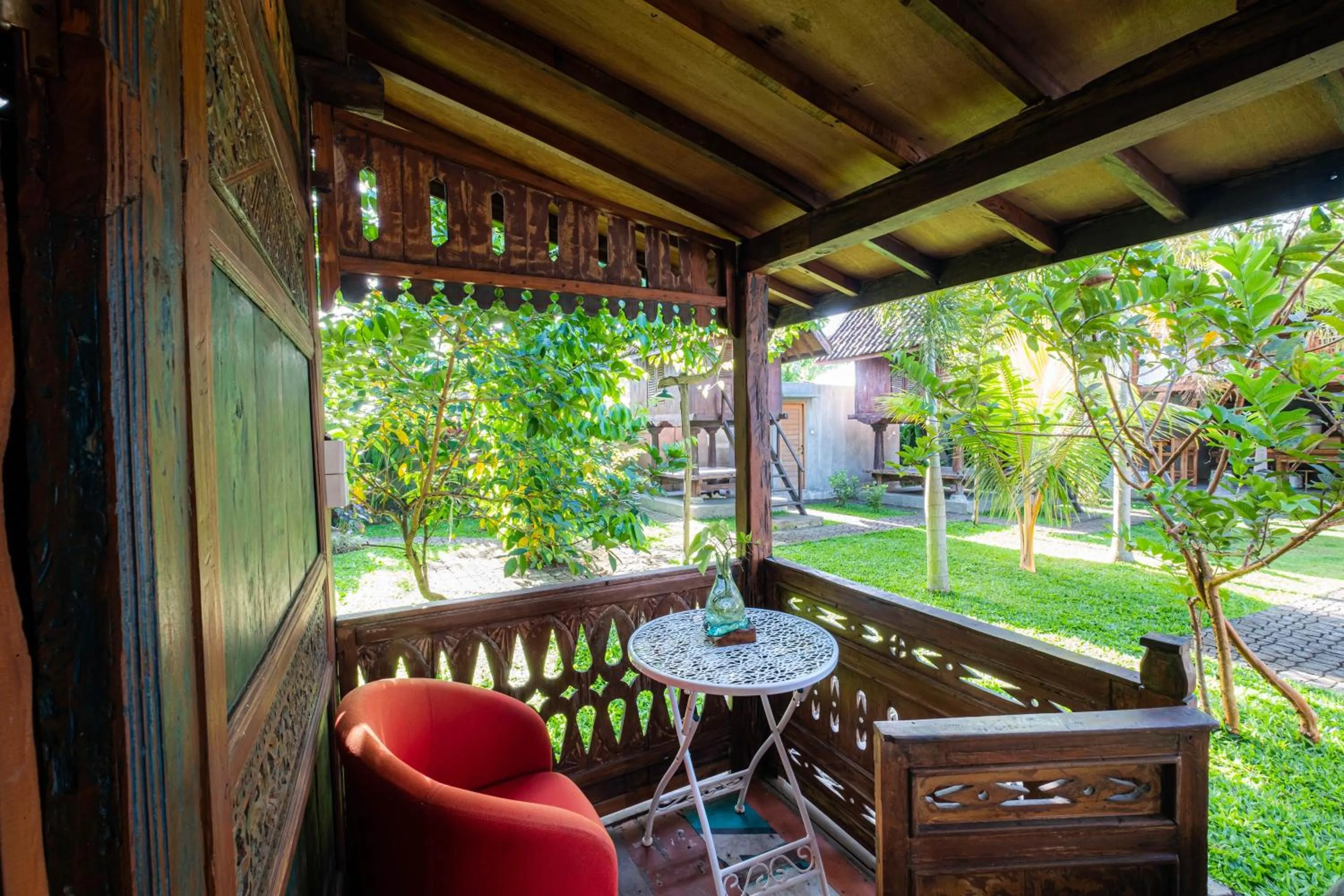 Seating area in Kubu Kirana by Supala
