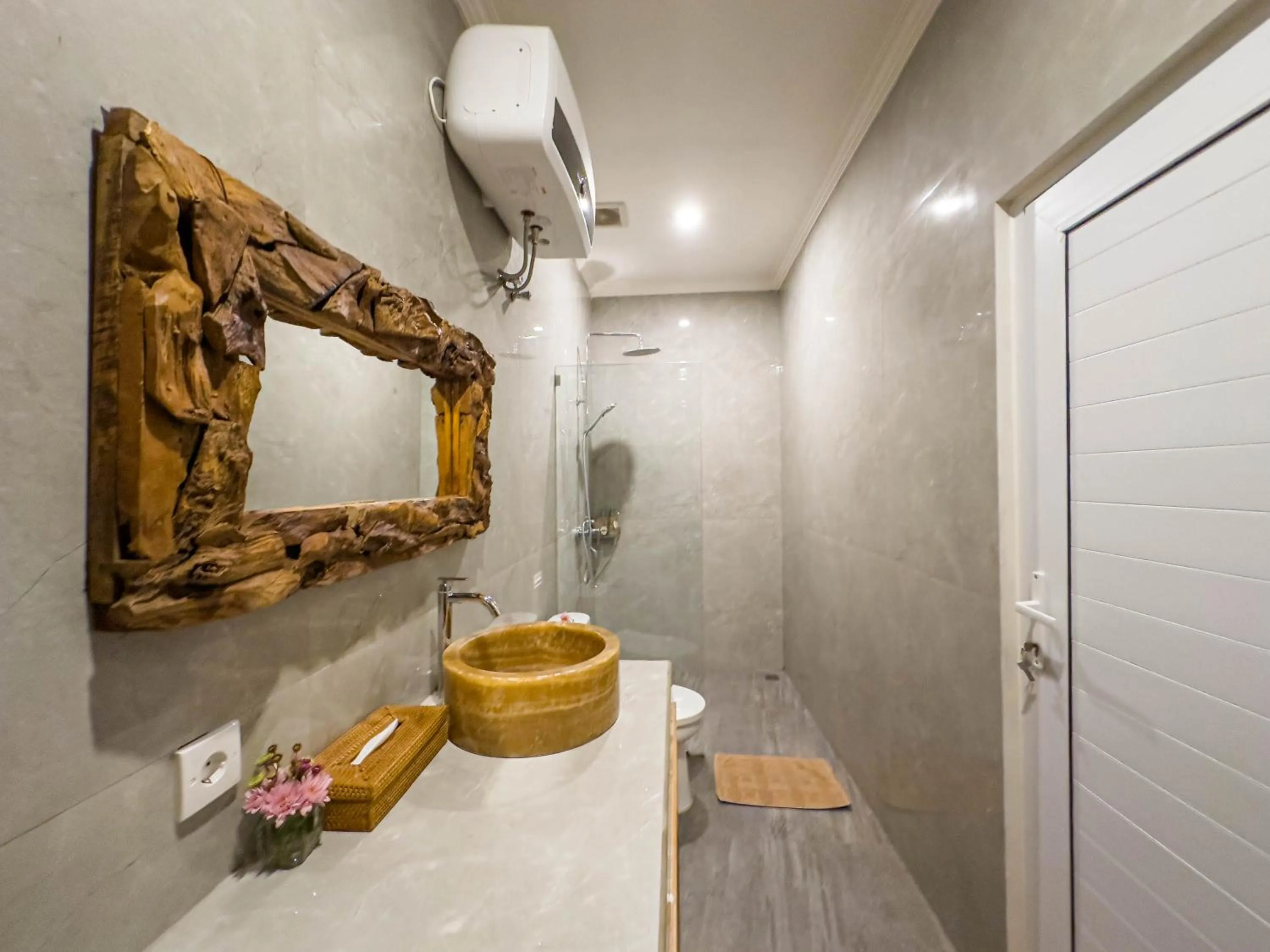 Bathroom in Kubu Kirana by Supala