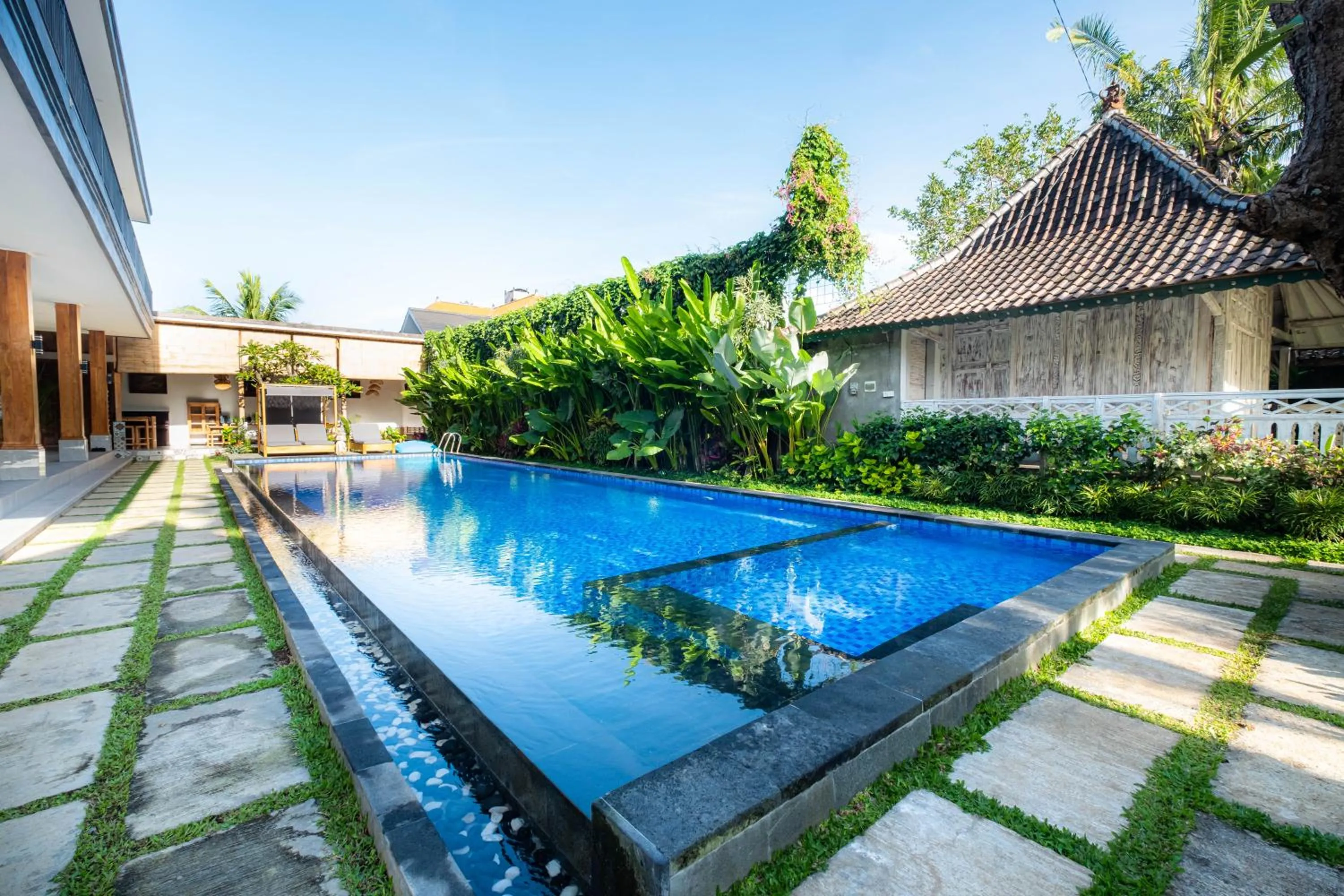 Day in Kubu Kirana by Supala