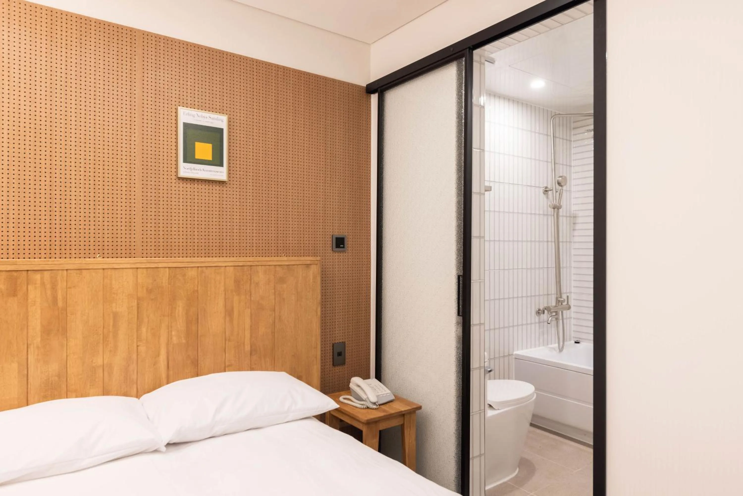 Shower, Bed in ARA Hotel