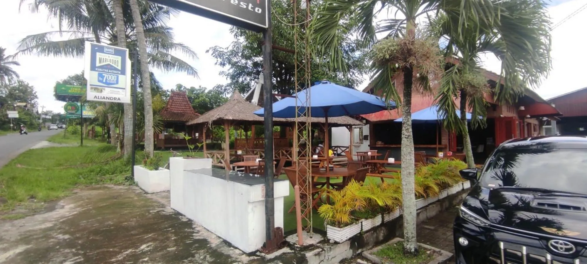 Property building in Aliandra Villa by The Lavana