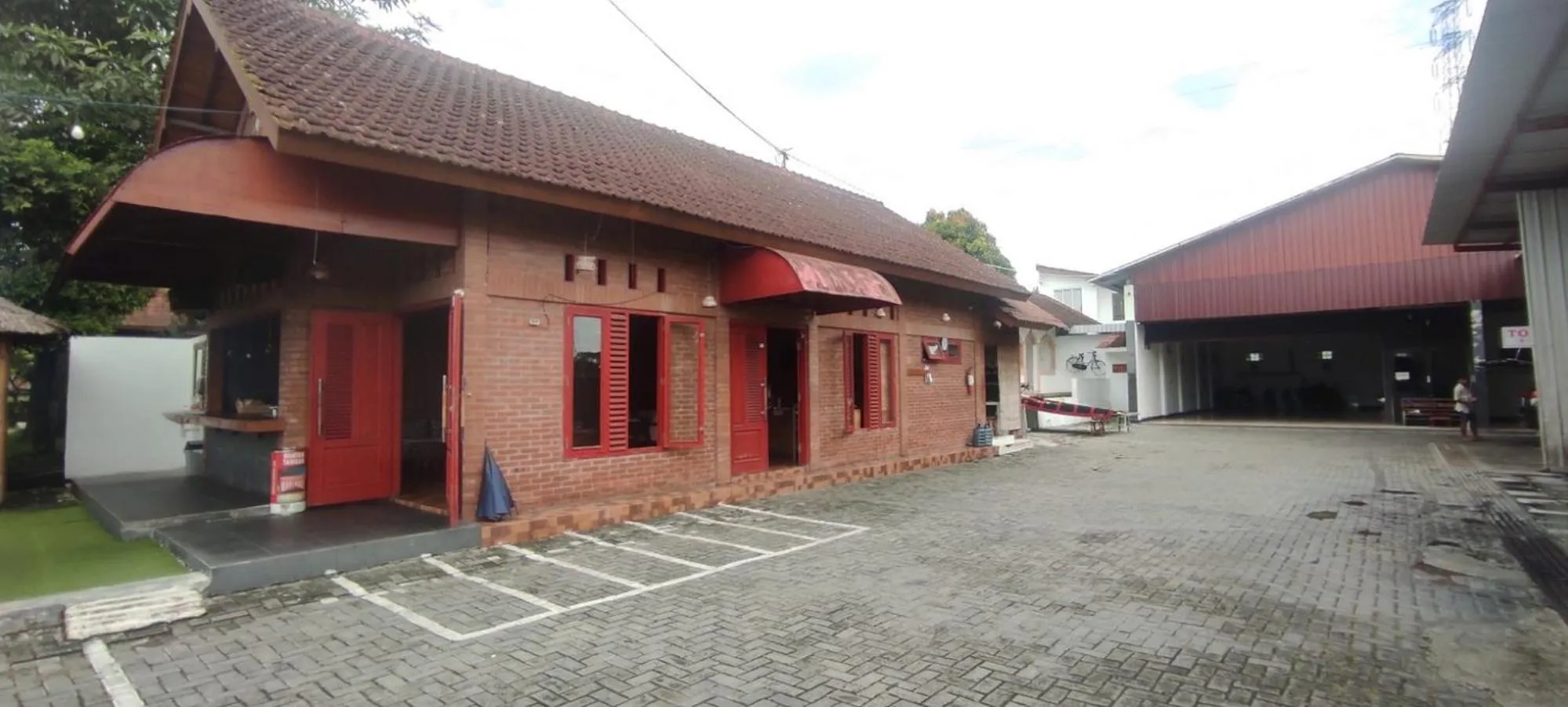 Property building in Aliandra Villa by The Lavana