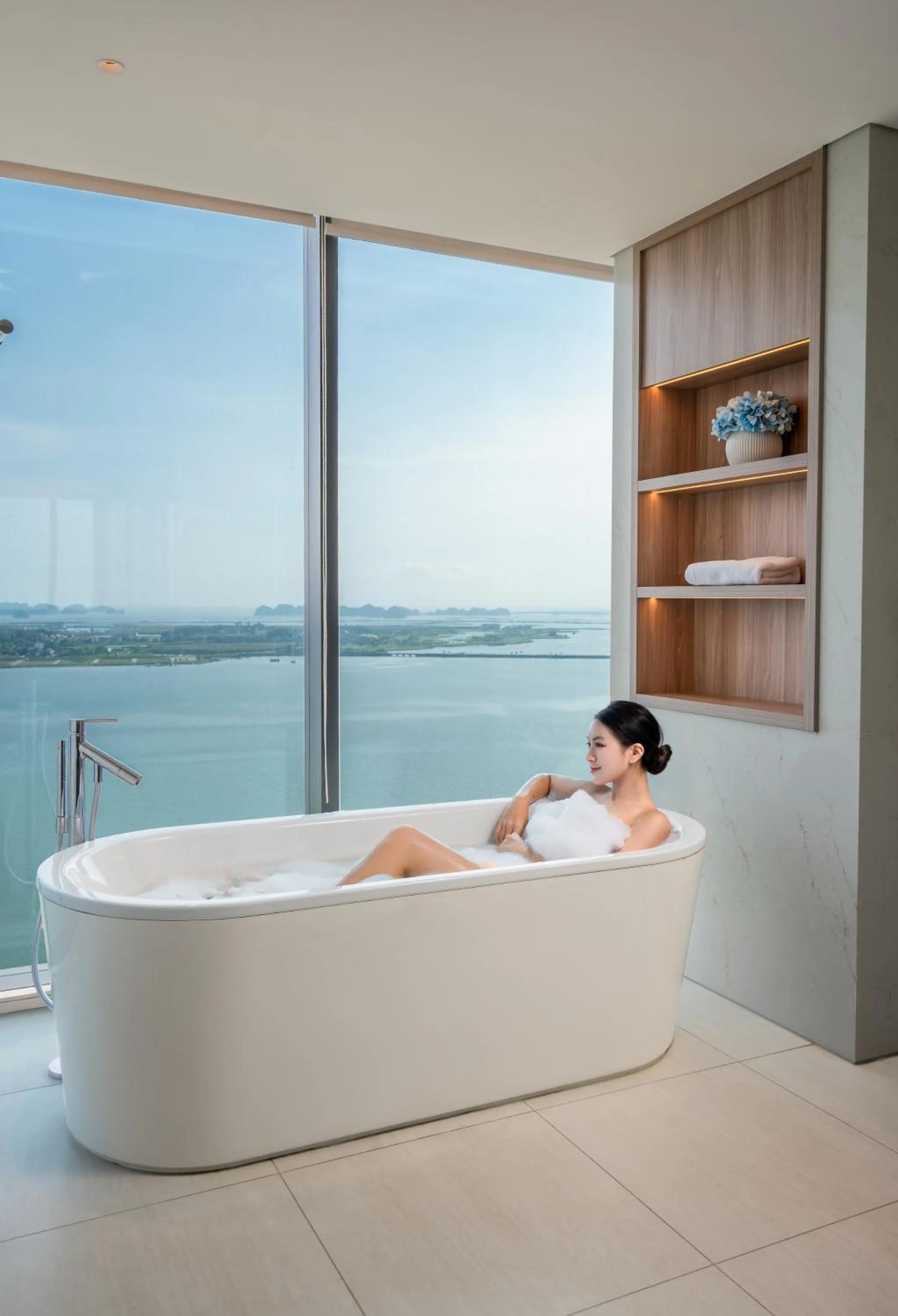 Shower in A La Carte Ha Long Bay Managed by TASECO