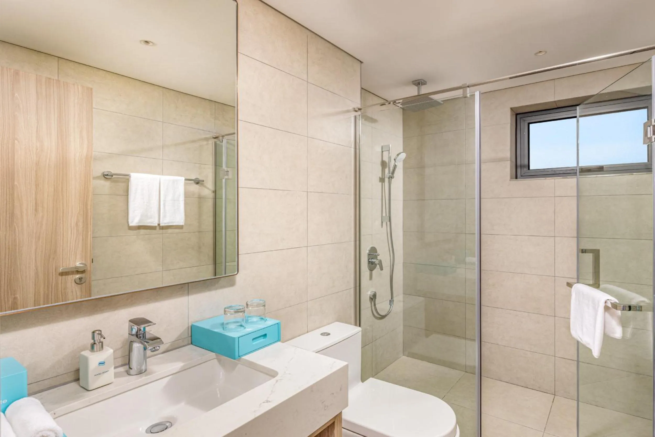 Shower in A La Carte Ha Long Bay Managed by TASECO