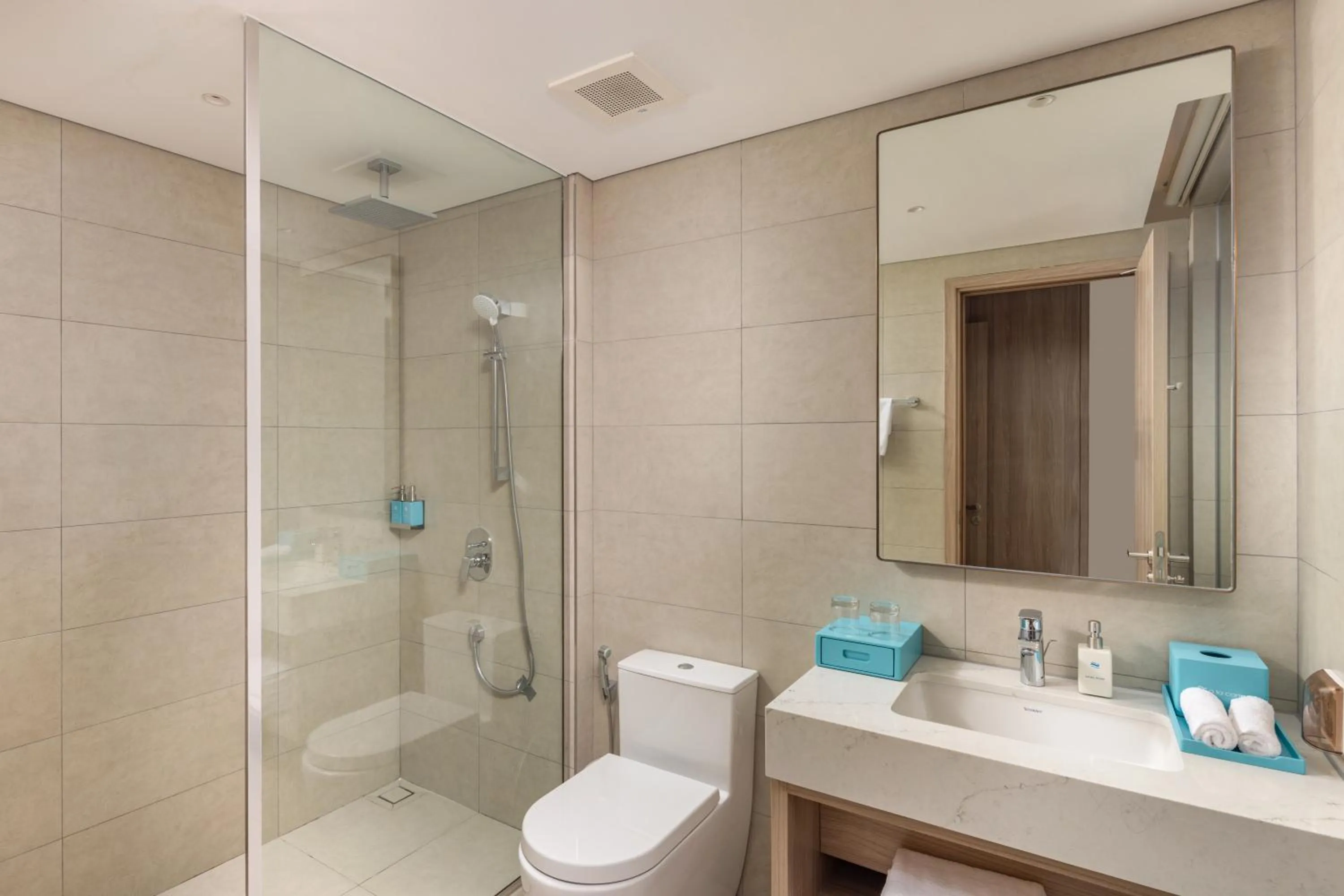 Shower in A La Carte Ha Long Bay Managed by TASECO