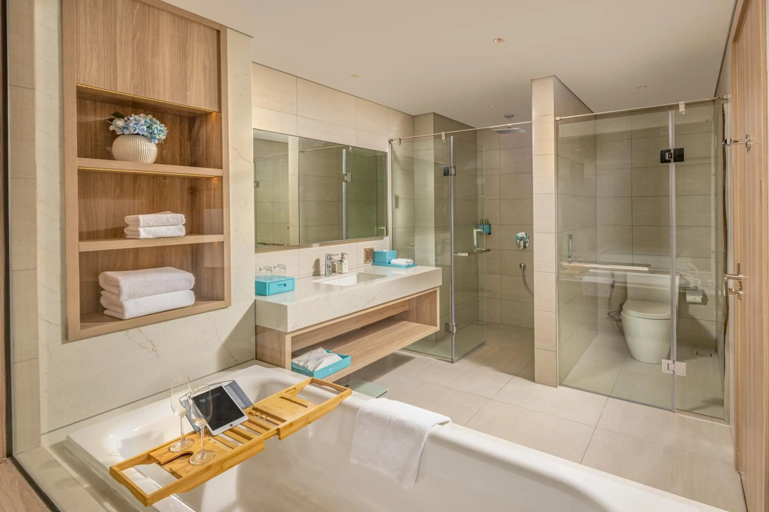 Shower in A La Carte Ha Long Bay Managed by TASECO