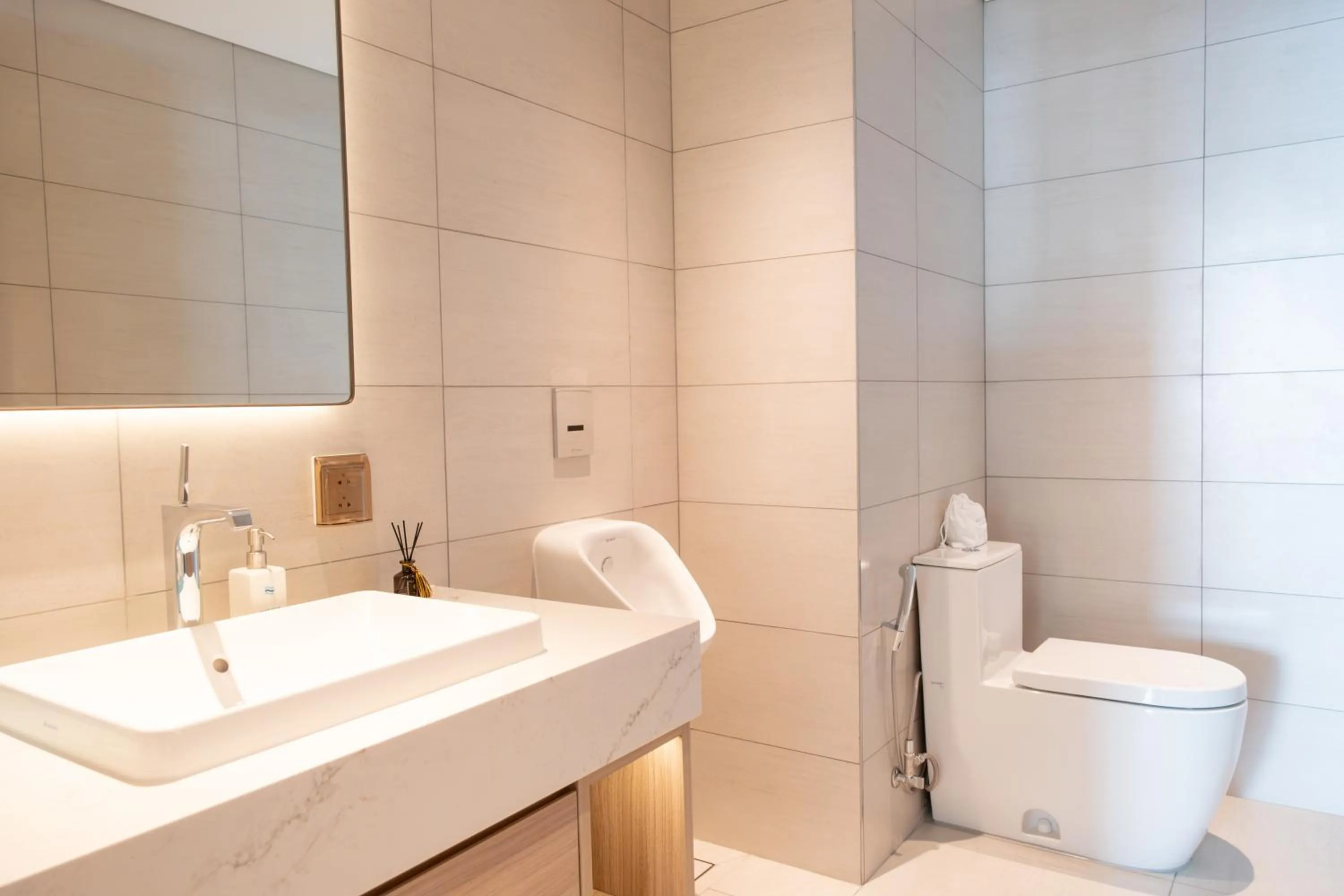 Toilet in A La Carte Ha Long Bay Managed by TASECO