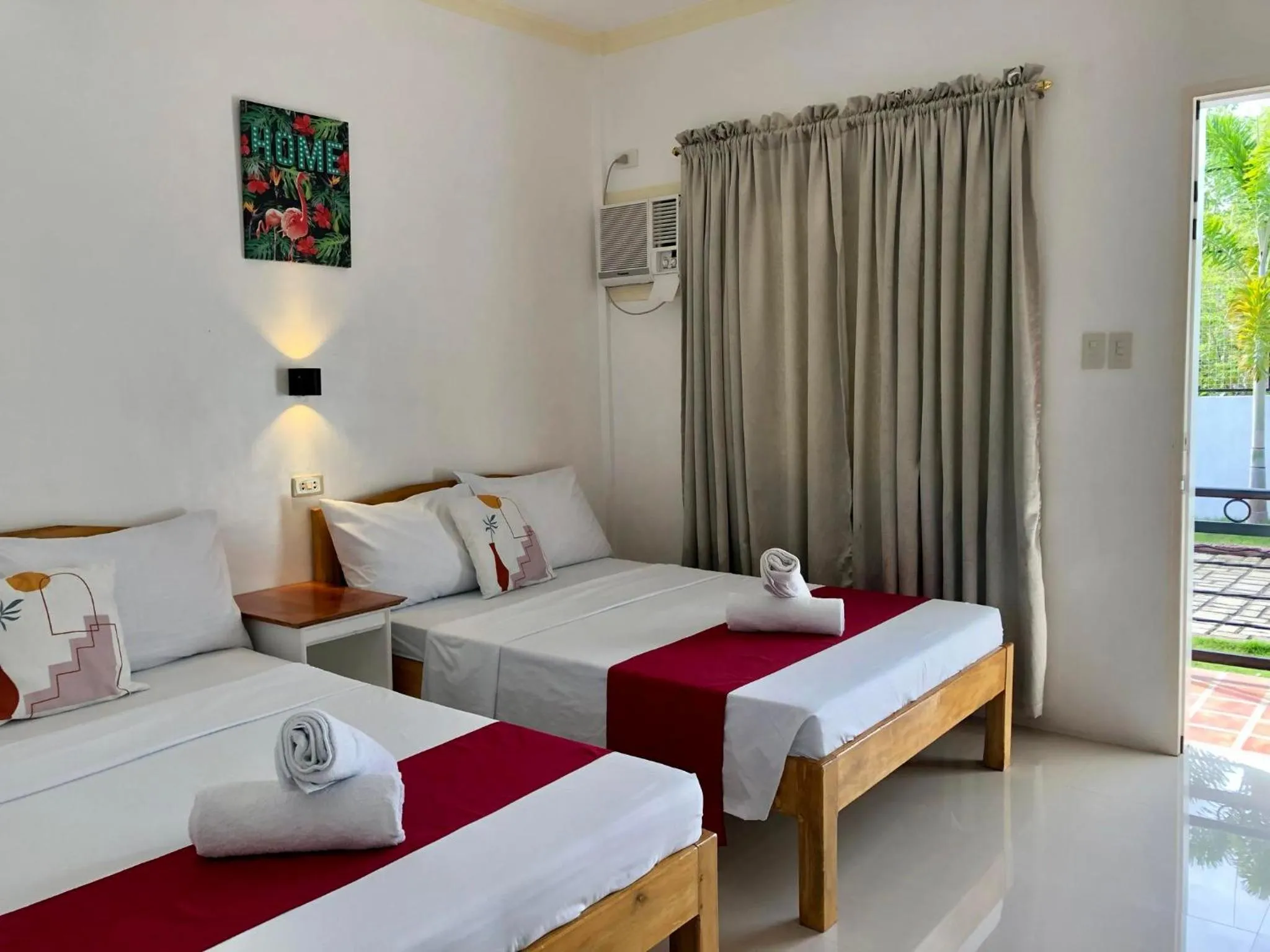 Photo of the whole room, Bed in Sunshine Stay Panglao