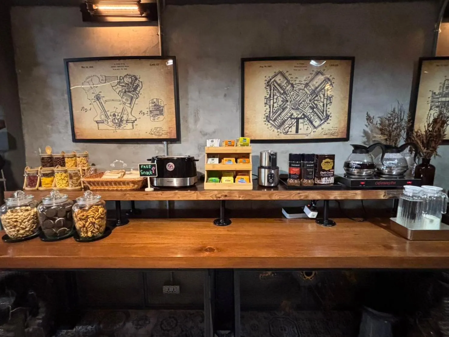 Restaurant/places to eat in House of Machine Boutique Hotel