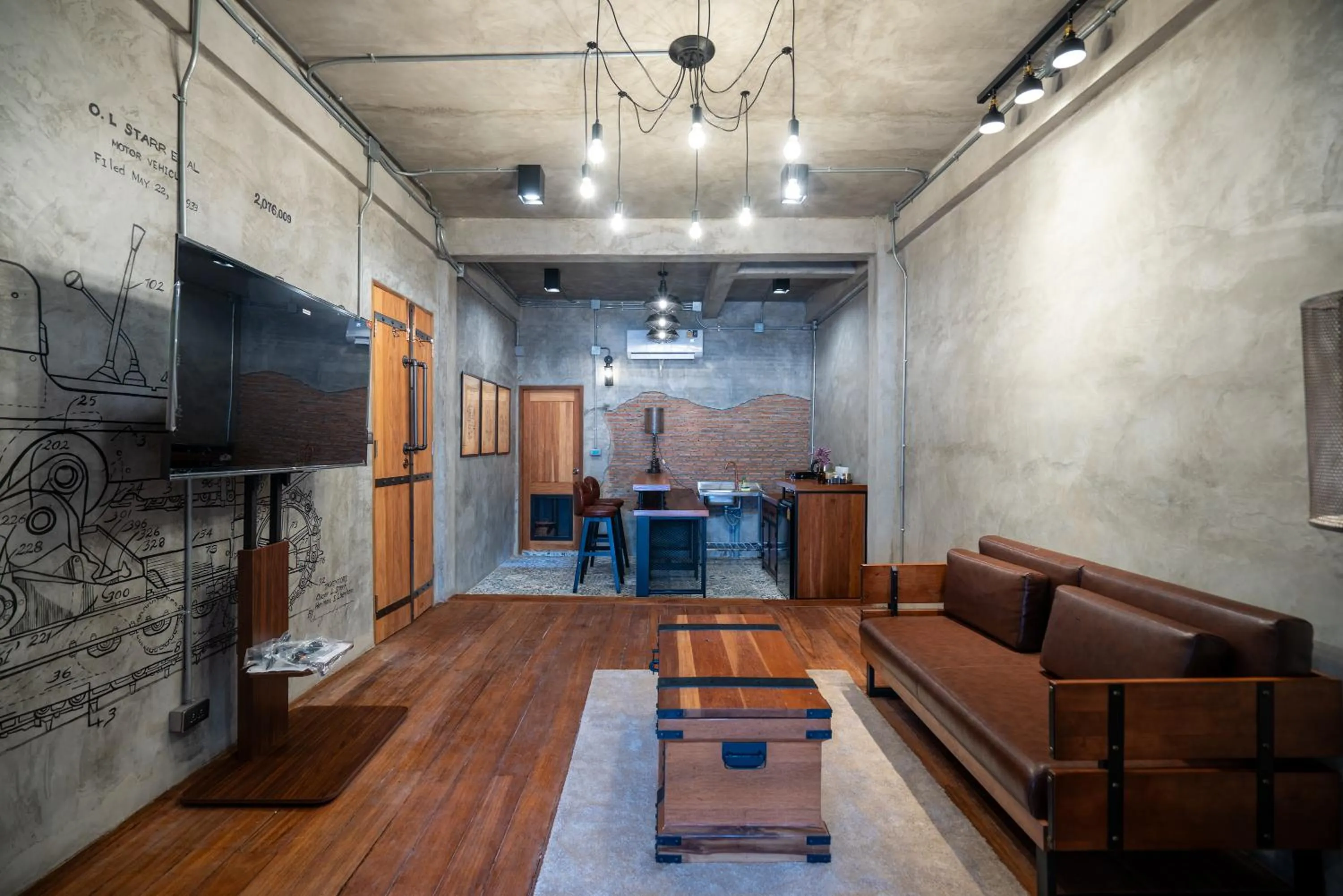 TV and multimedia in House of Machine Boutique Hotel