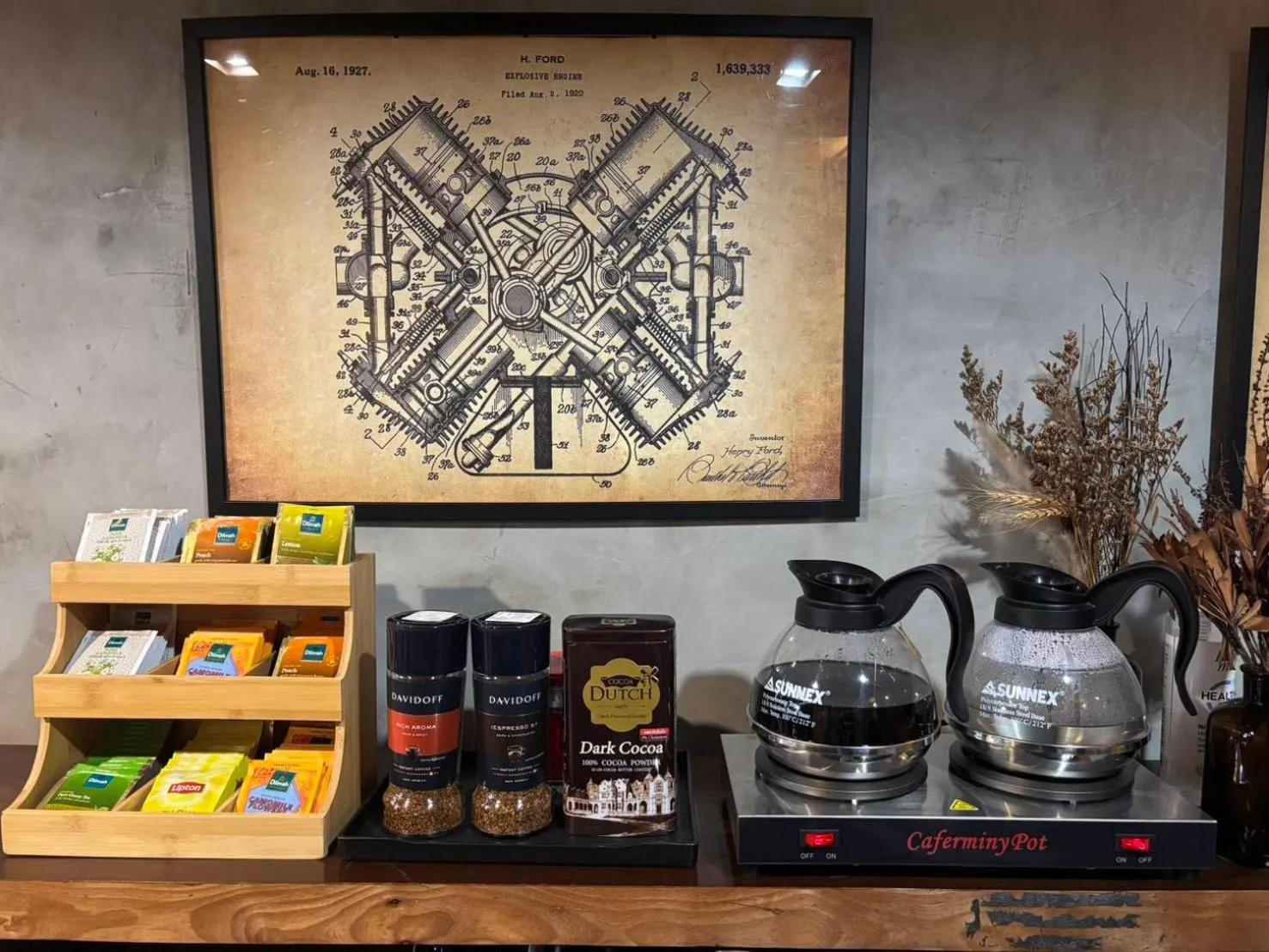 Restaurant/places to eat in House of Machine Boutique Hotel